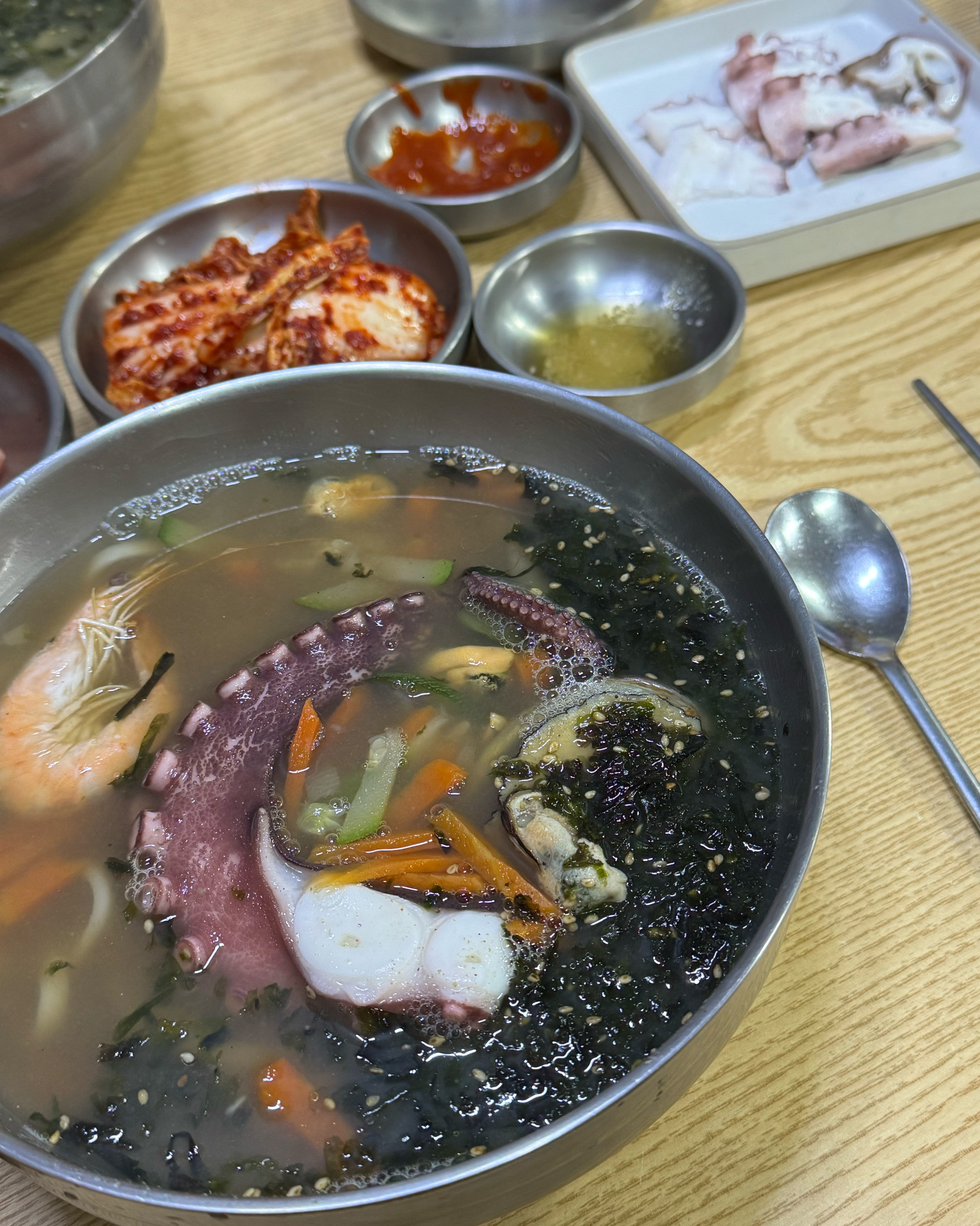 친절하시고 맛 좋아요ㅎㅎ✨ - 제주 맛집 협재칼국수