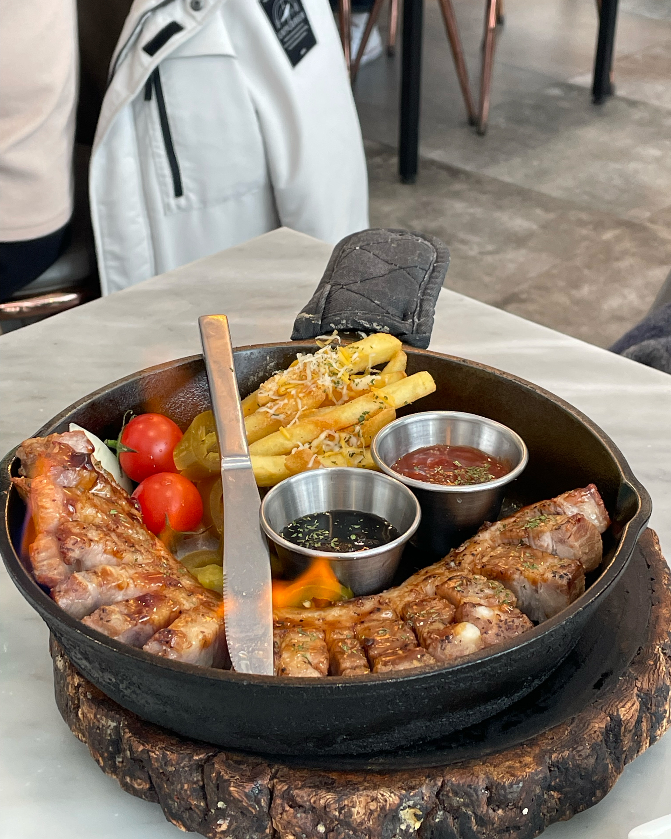 주변에서 맛있다고는 들어봤지만 계속 방문을 안하고 있다가 연휴이기도해서 가족과 함께 방문했