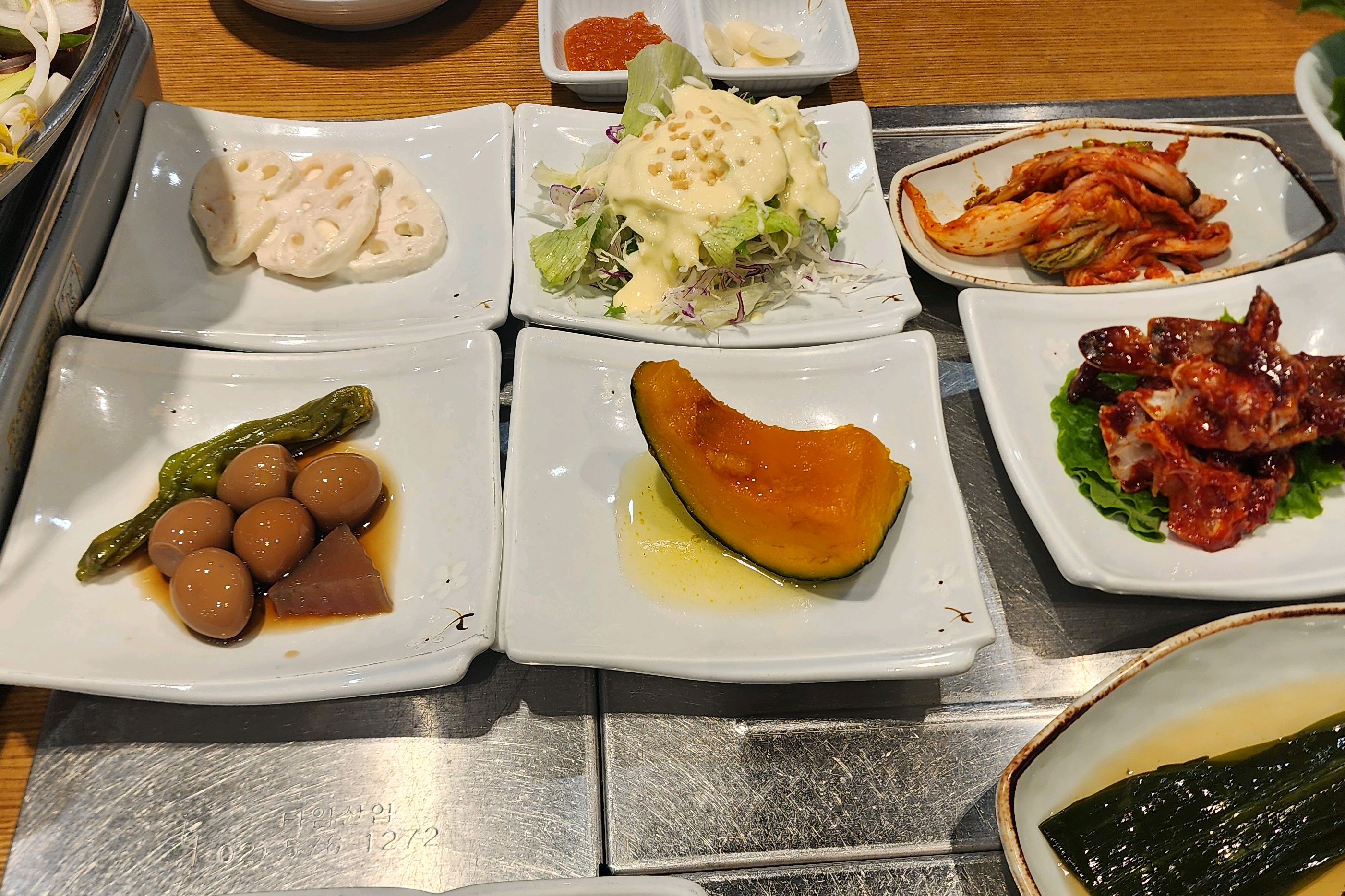 전통이 느껴지는 차림  불고기 달지않고 맛있어요. - 대전 맛집 사리원면옥본점