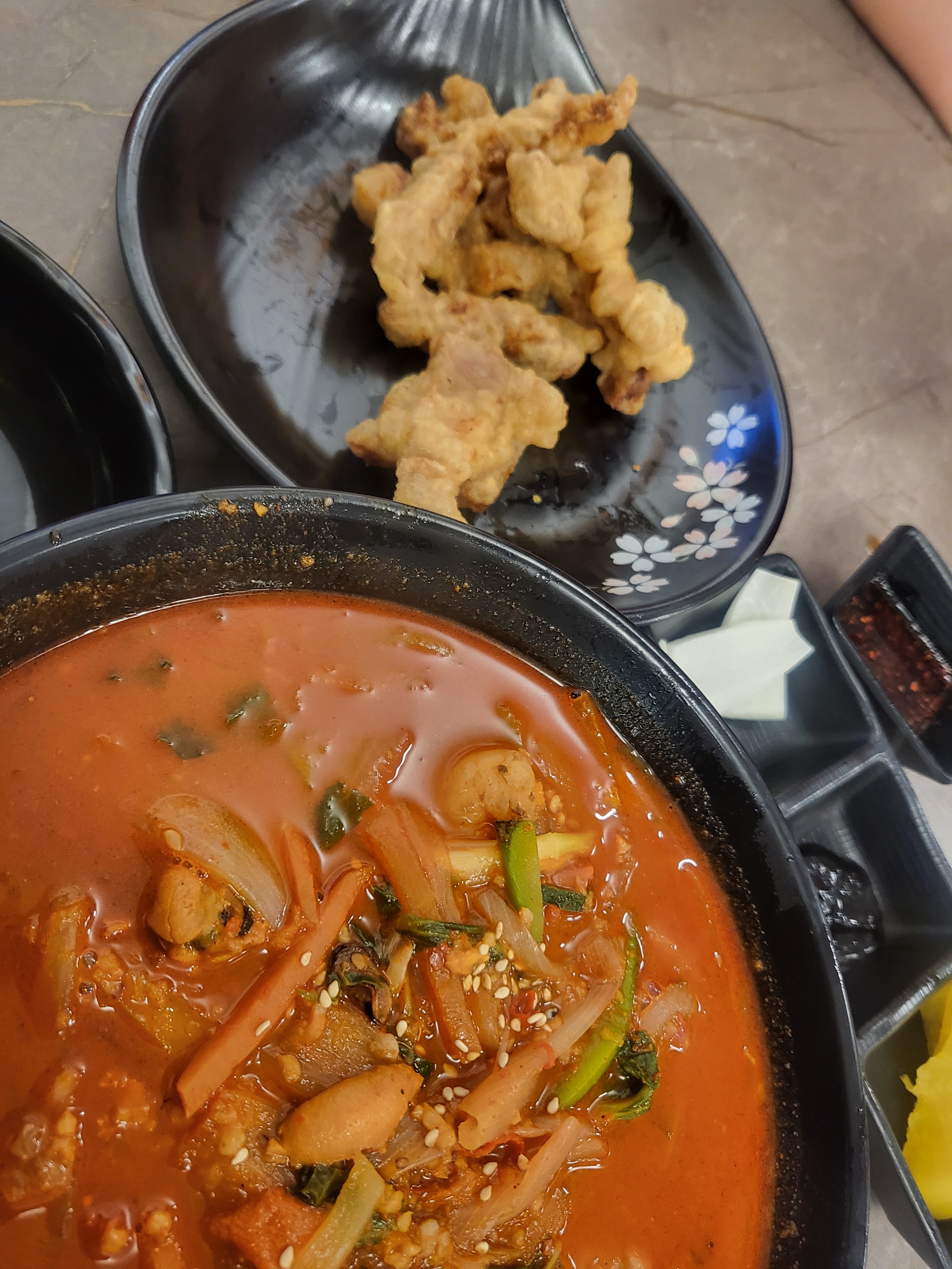 오늘도 잘먹고갑니다!!항상 친절하시고 변함없는 맛에 오늘도 감동받고 왔습니다!! 항상 올때