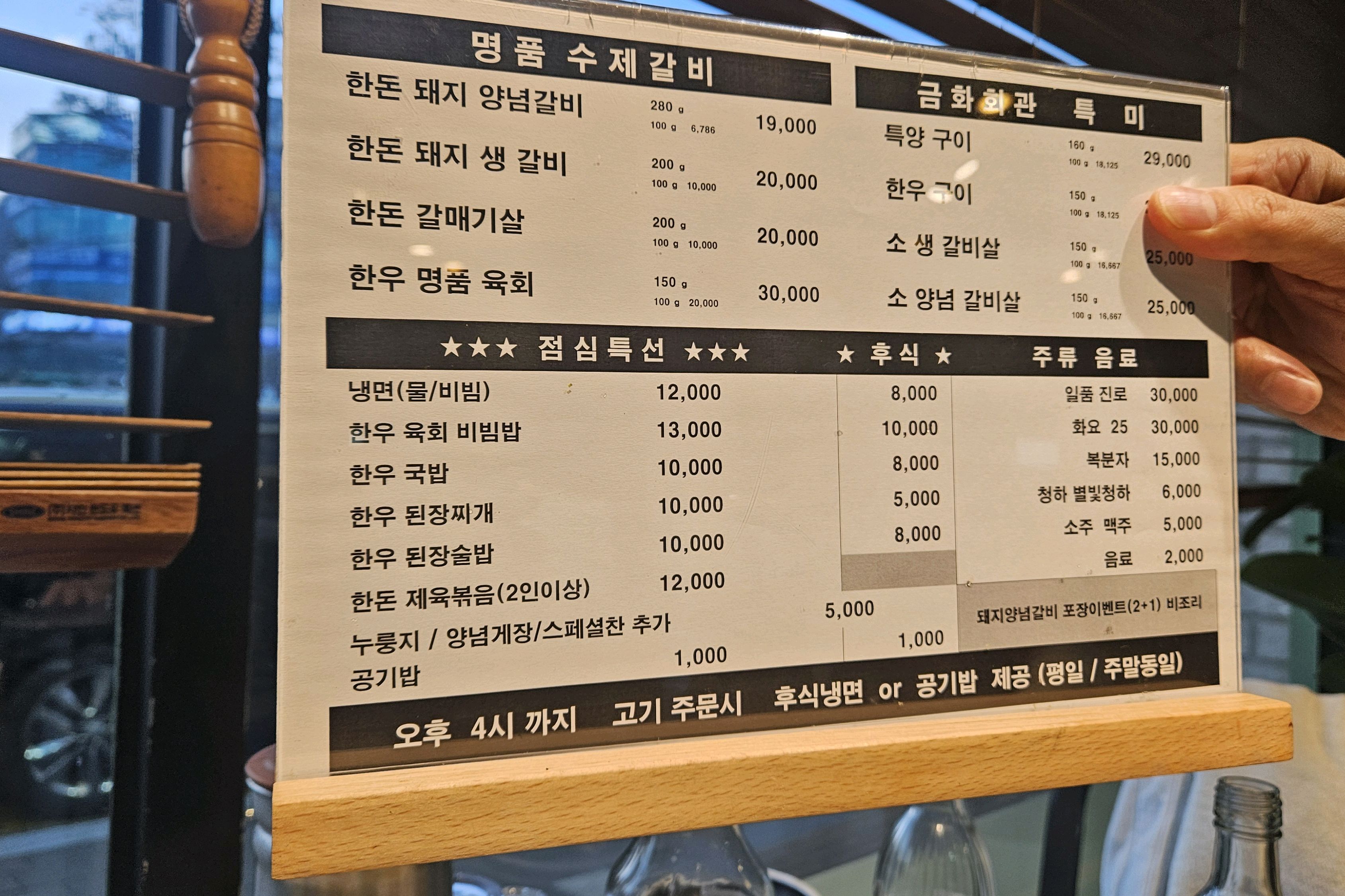 돼지생갈비2인분,돼지양념갈비1인분 주문했는데 원픽은 생갈비네요~~사이드디쉬도 최고에요!^^
