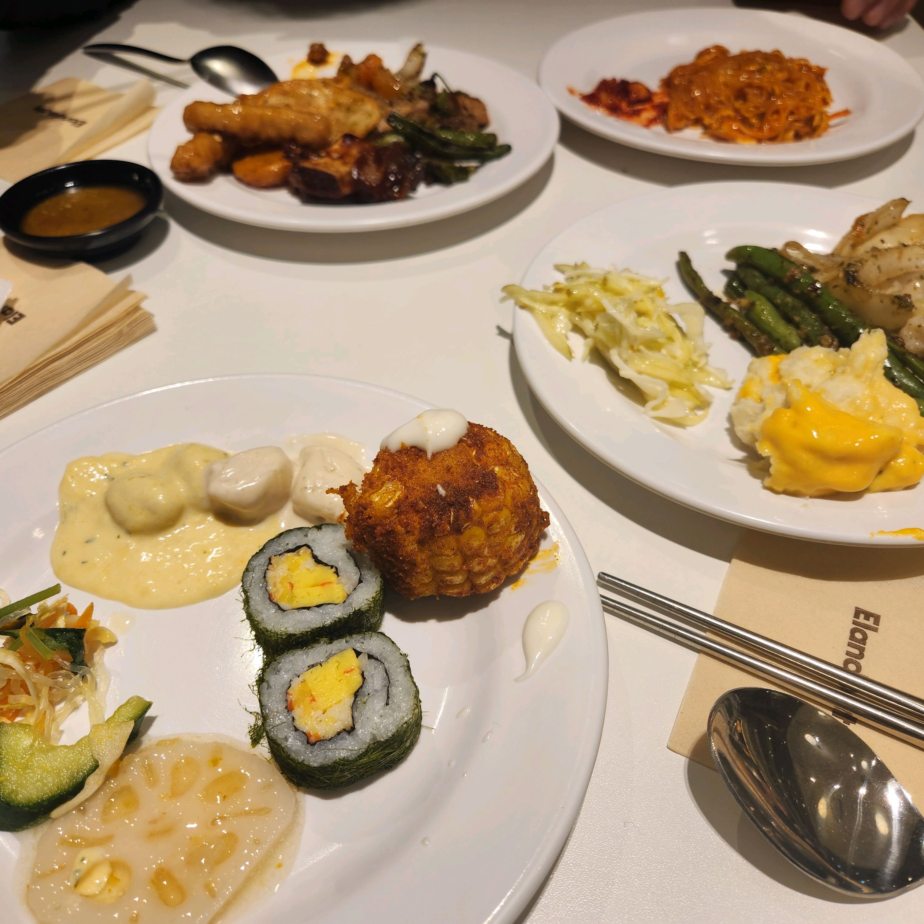 굿.딸ㅋ기디저트 하구있구 딸기 원없이 먹었습니다 - 문현동 맛집 애슐리퀸즈 이마트 문현점