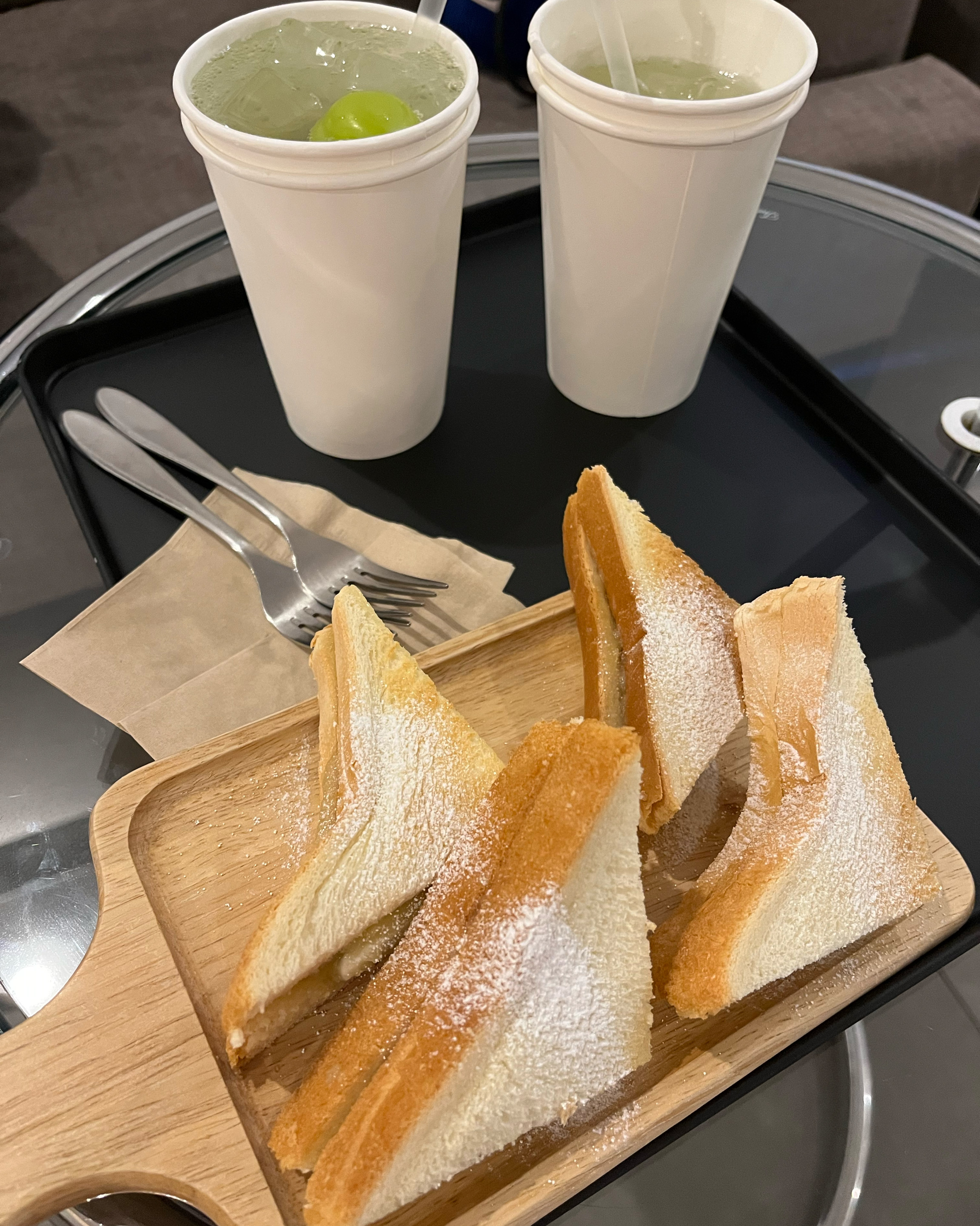 빙수만 맛있을 줄 알았는데 에이드도 디저트도 맛있어요! 친구랑 수다떨러 왔는데 분위기도 좋