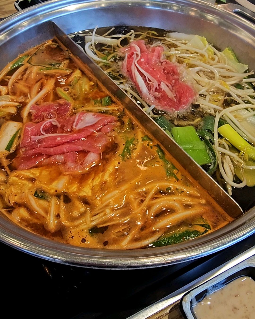 샤브20김해봉황점 방문했는데 매장도 넓고 친절하셔서 엄청 기분좋게 식사하고 왔어용>< 무엇