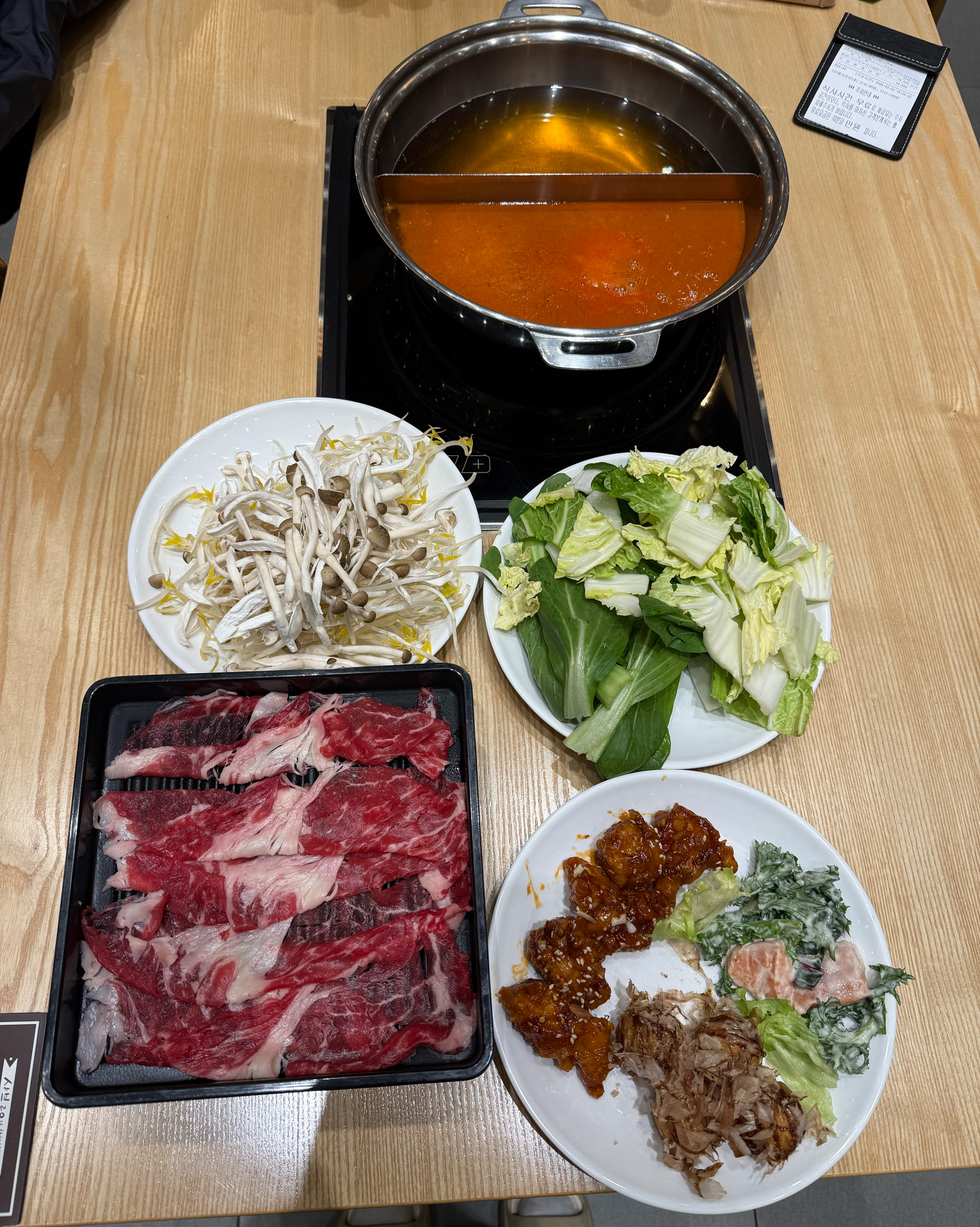 재료가 신선하고 고기 퀄리티도 훌륭해요 직원분들도 친절해서 자주 가고싶습니다 번창하세요 !