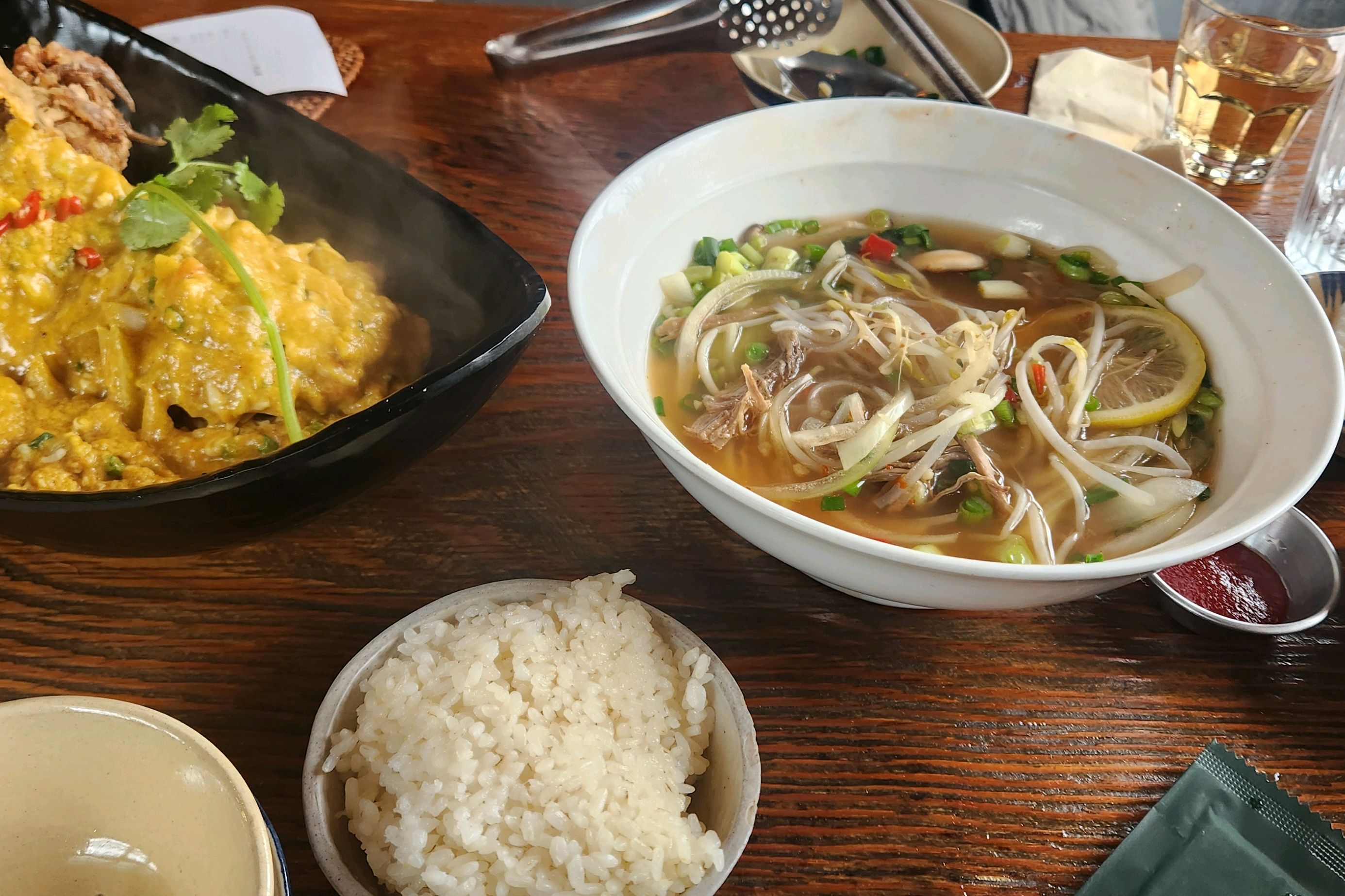 넘 맛나요~ 간만에 갔더니 푸팟퐁커리가 생겼네요~ 갠적으로는 좀 딱딱해서 꿍팟풍커리가 더