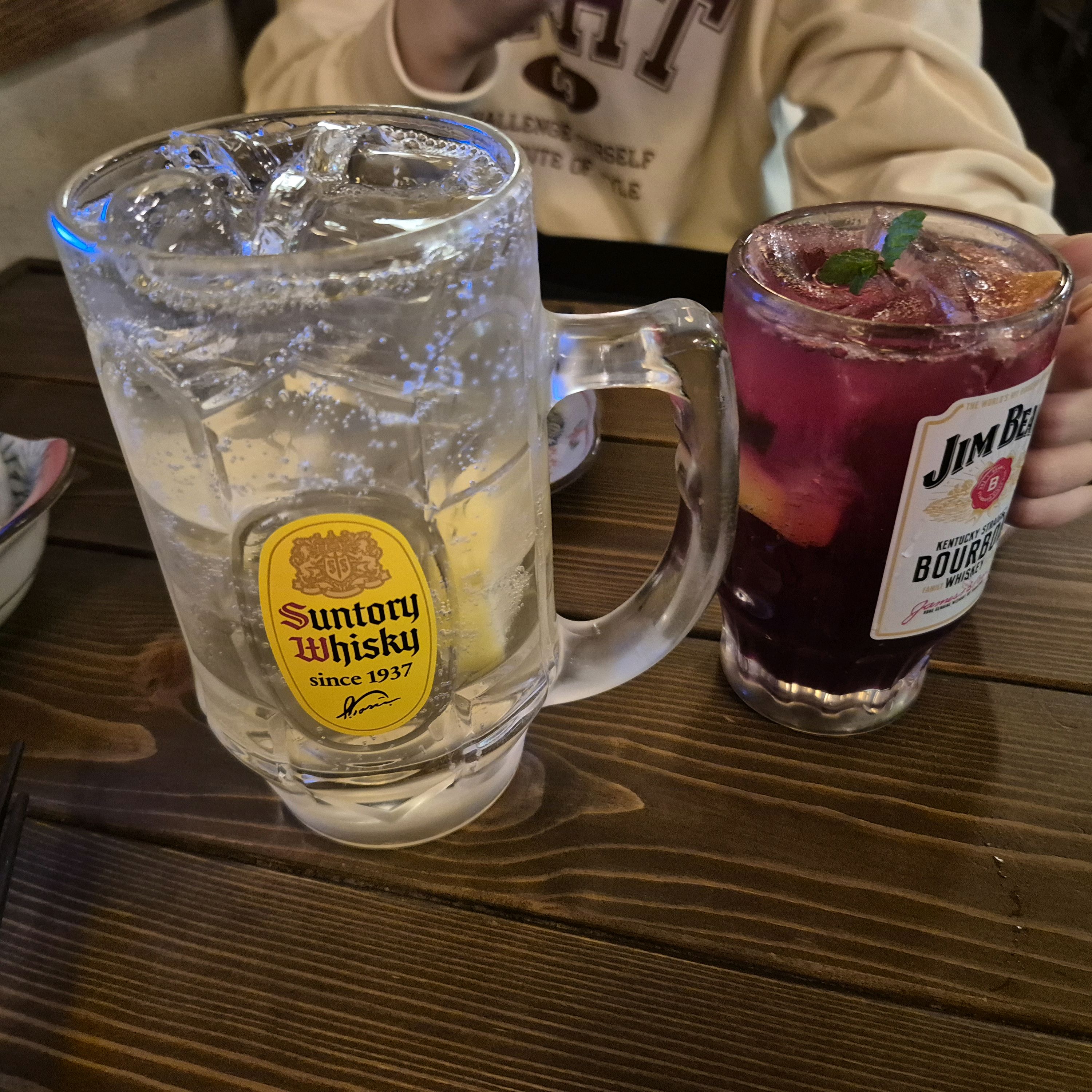 안주도 맛있고 분위기도 좋고 하이볼이 용량별로 다양해서 특이하구 좋았어요! 다른 안주도 다