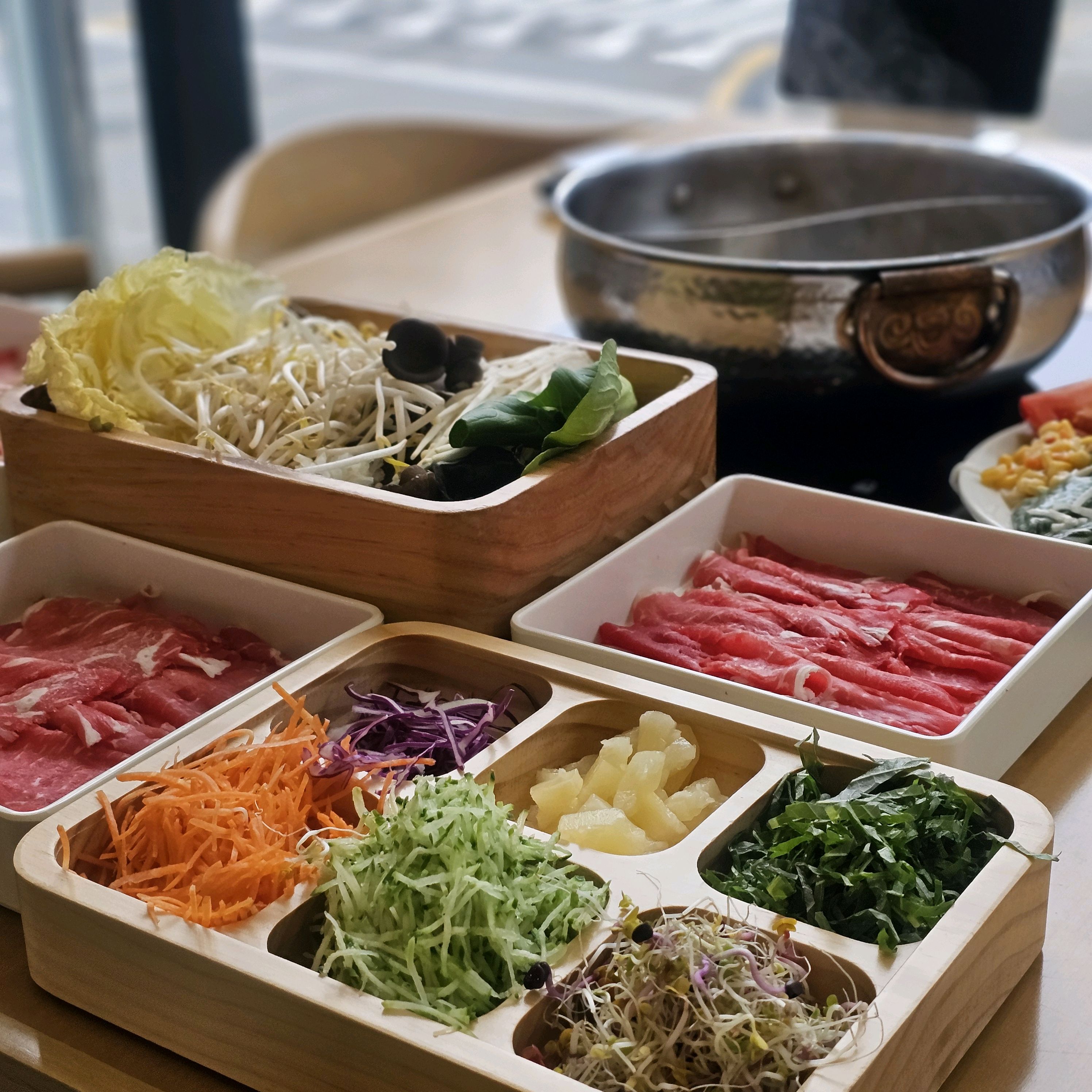 매장 넓고 깨끗하구 - 천안 불당동 맛집 샤브올데이 천안불당점