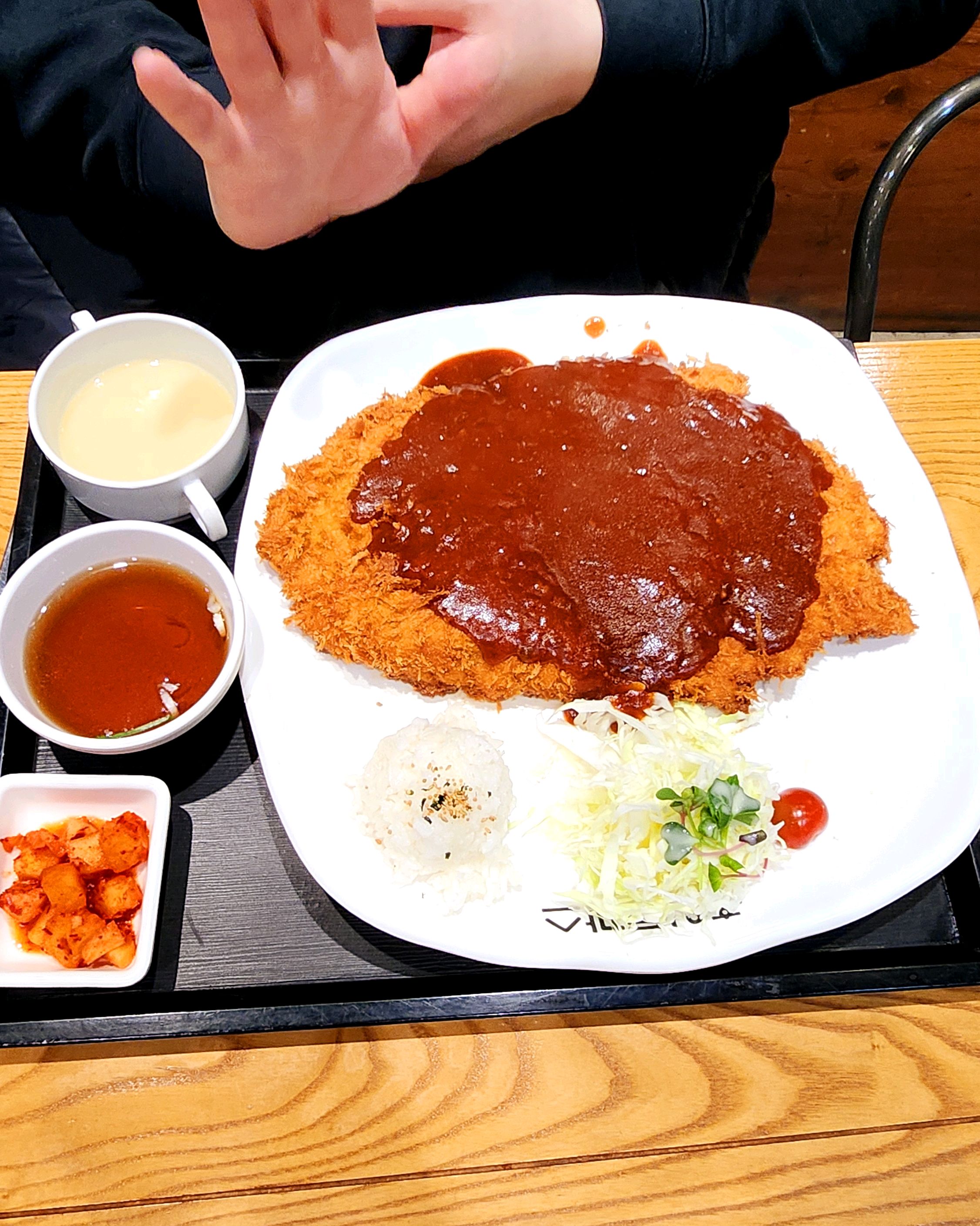 매운돈까스랑 까르보나라 시켜서 - 일산 식사동 맛집 홍익돈까스 일산식사점
