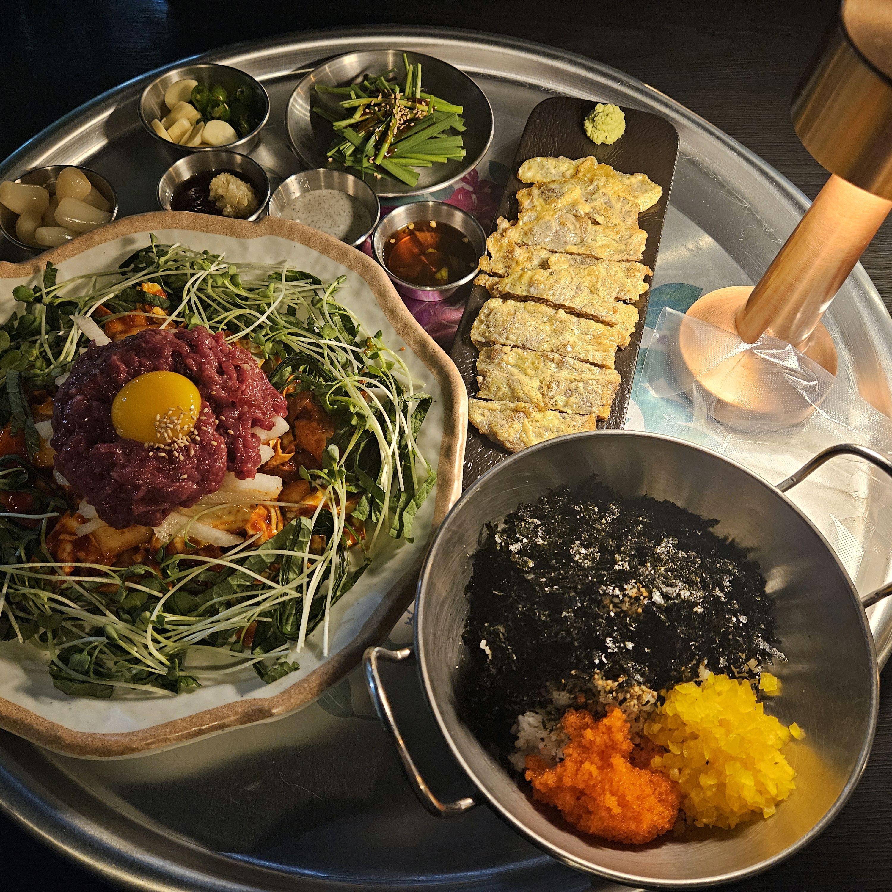 최애 육회집이에요*.*사장님 친절하시고 음식맛도 좋고 육회도 신선하고 아주 따봉입니다-!