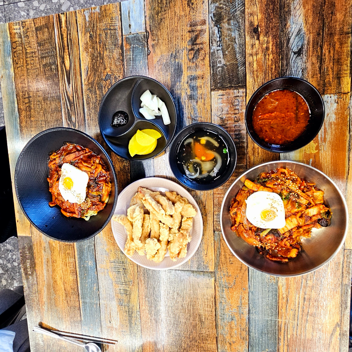 중화비빔밥 맛집이라 해서 다녀왔어요~ 살짝 매콤해서 오히려 좋았고 탕수육도 잡내없이 맛있게