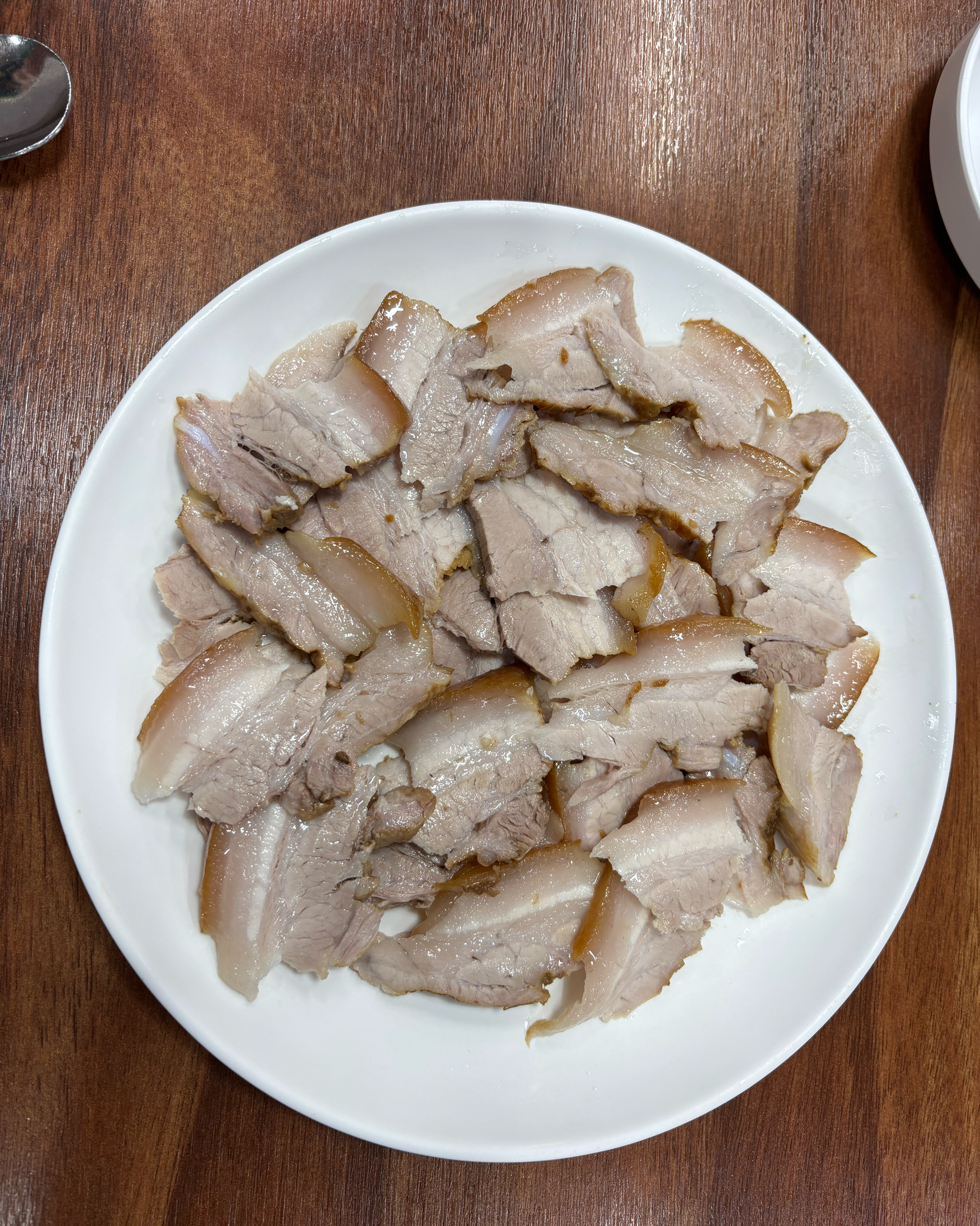 수육은 어나더레벨~~ 국수는 불어서 별로~ 오징어두부두루치기는 평균이상~ 8만원이면 수육