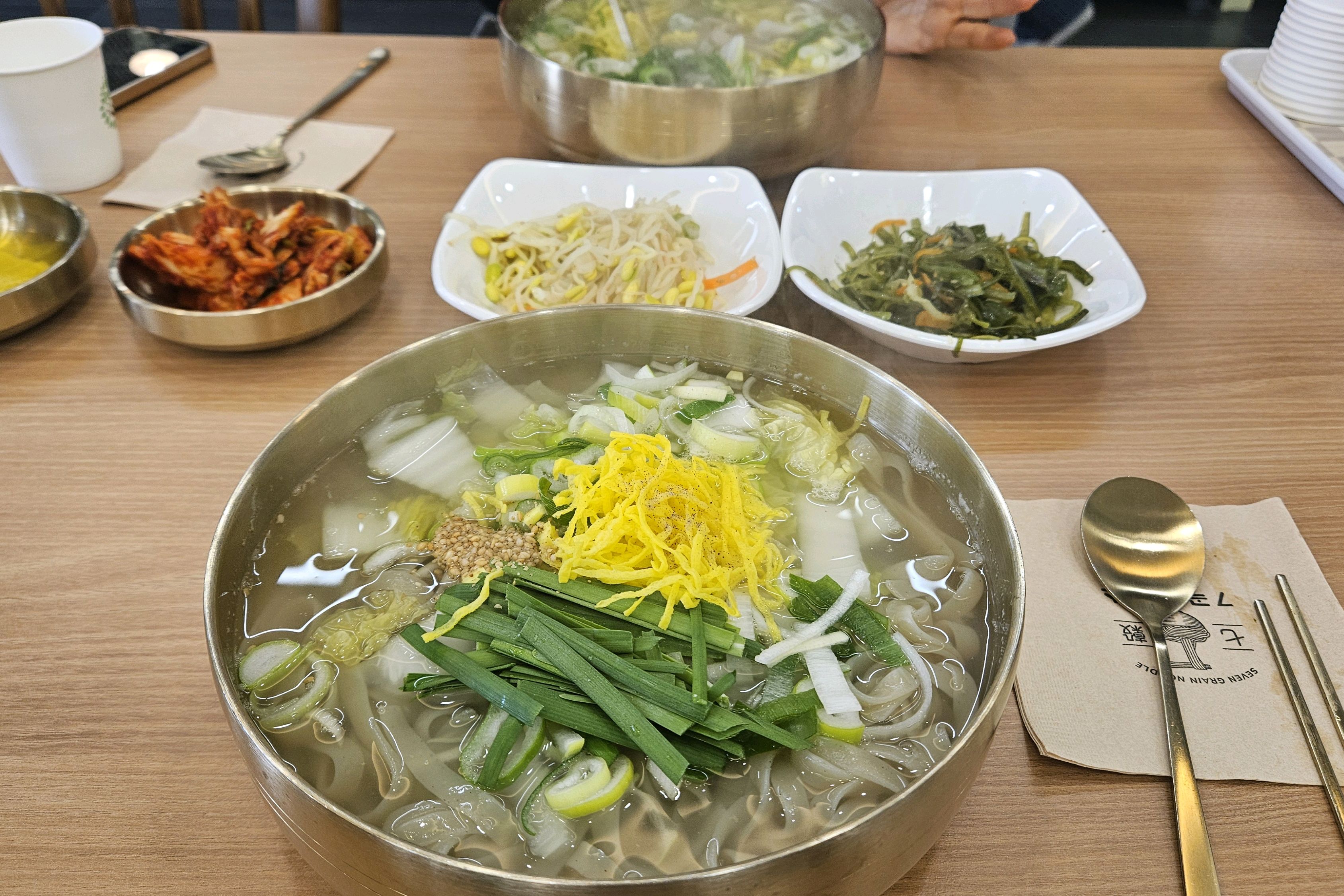 배추칼국수 국물이 너무 시원해요~^^ - 불당동 맛집 7곡제면소 천안불당점