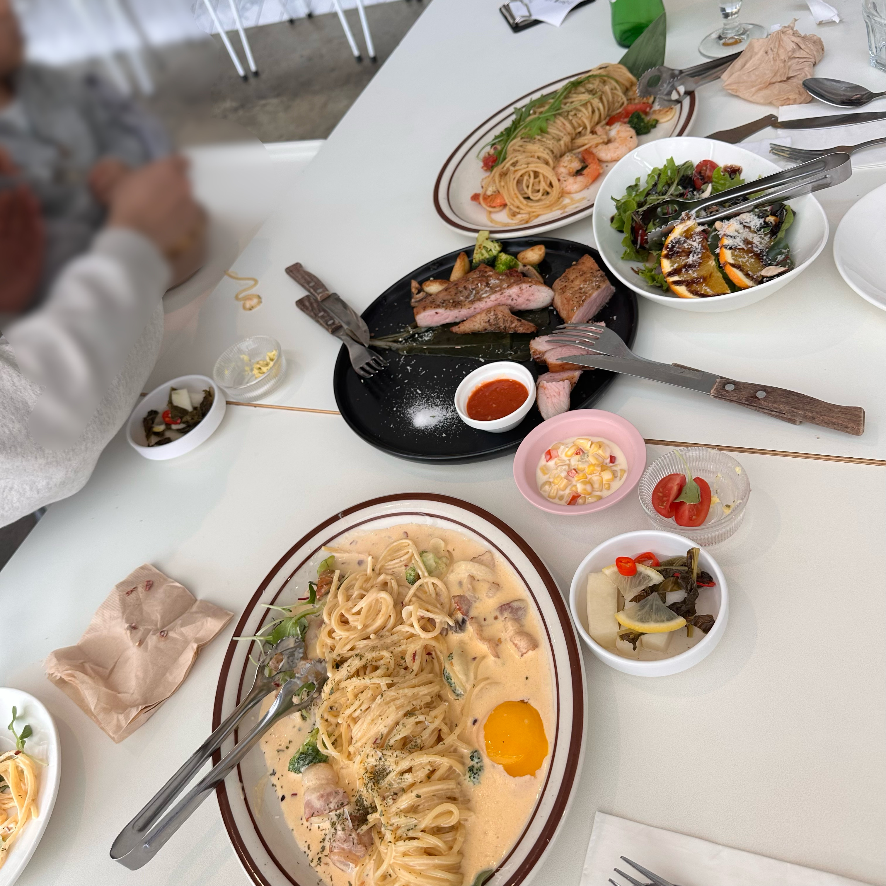 예약시간에 딱 맞게 따뜻한 음식으로 맛있는 모임을 가졌습니다! 파스타가 너무 맛있습니다!!