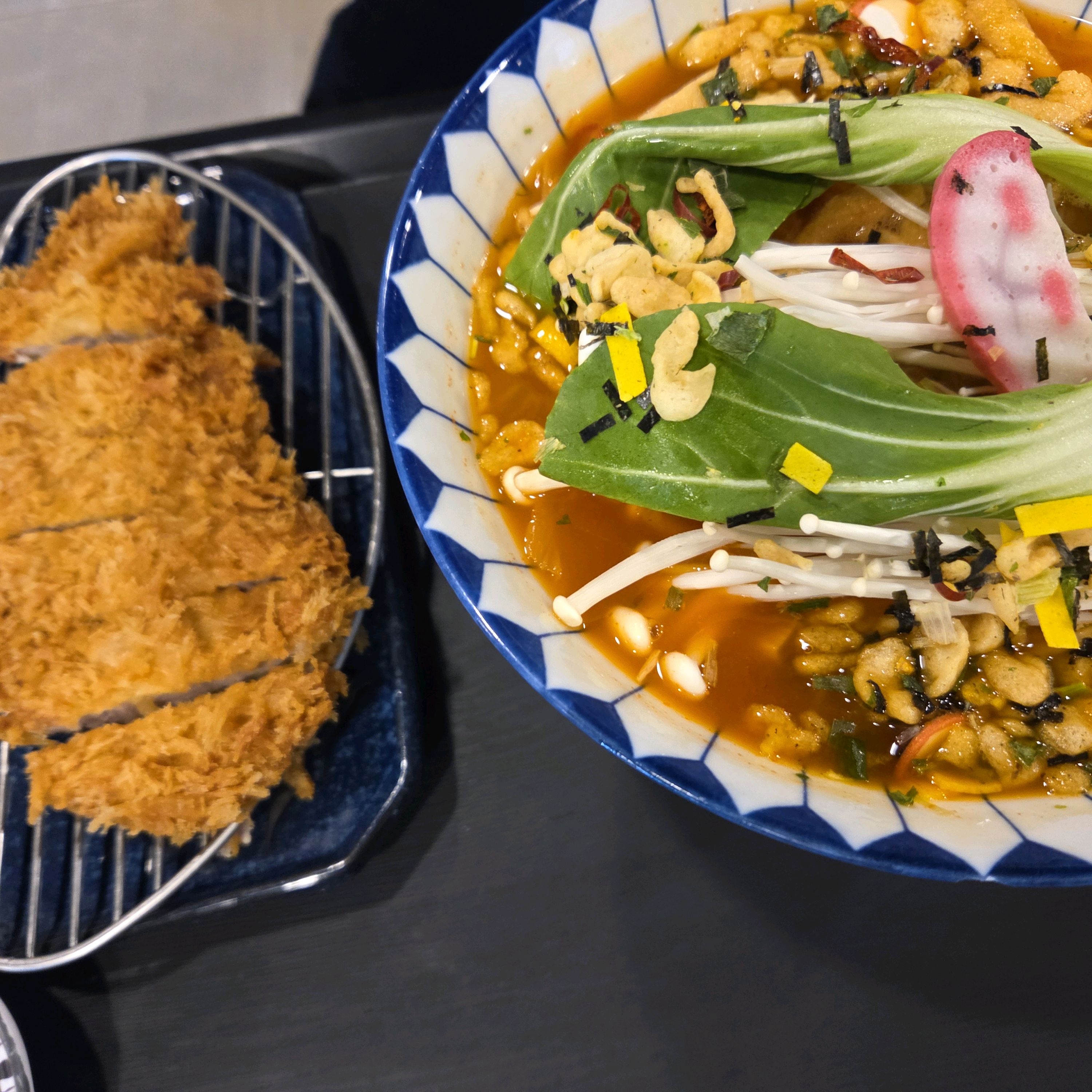 늦게까지 해서 무작정 찾아왔는데 너무 맛있어요!! 사장님도 너무 친절하시고 잘 챙겨주셔서