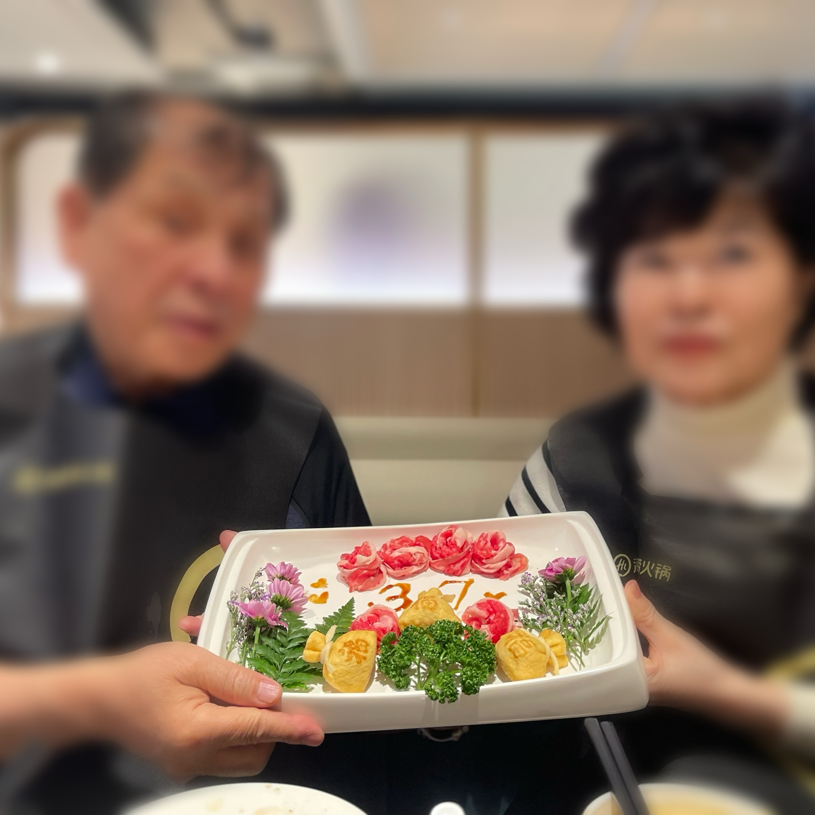 캐치테이블로 예약하면서 별 생각 없이 부모님 결혼기념일이라고 한마디 남겼는데 이렇게 깜찍한