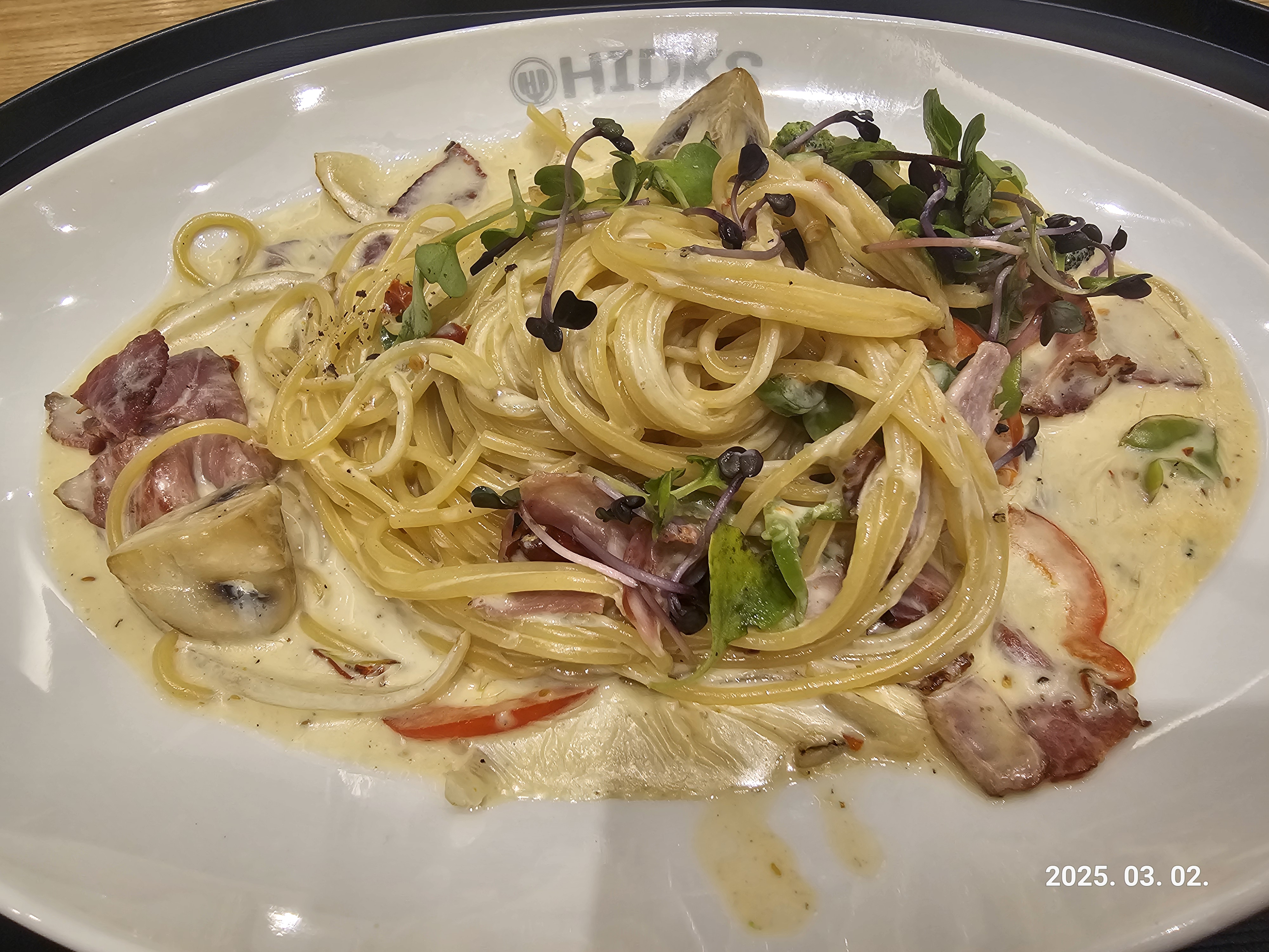 스파이시까르보나라 살짝 매콤하니 맛나네요^^ - 거제 상동 맛집 홍익돈까스 거제점