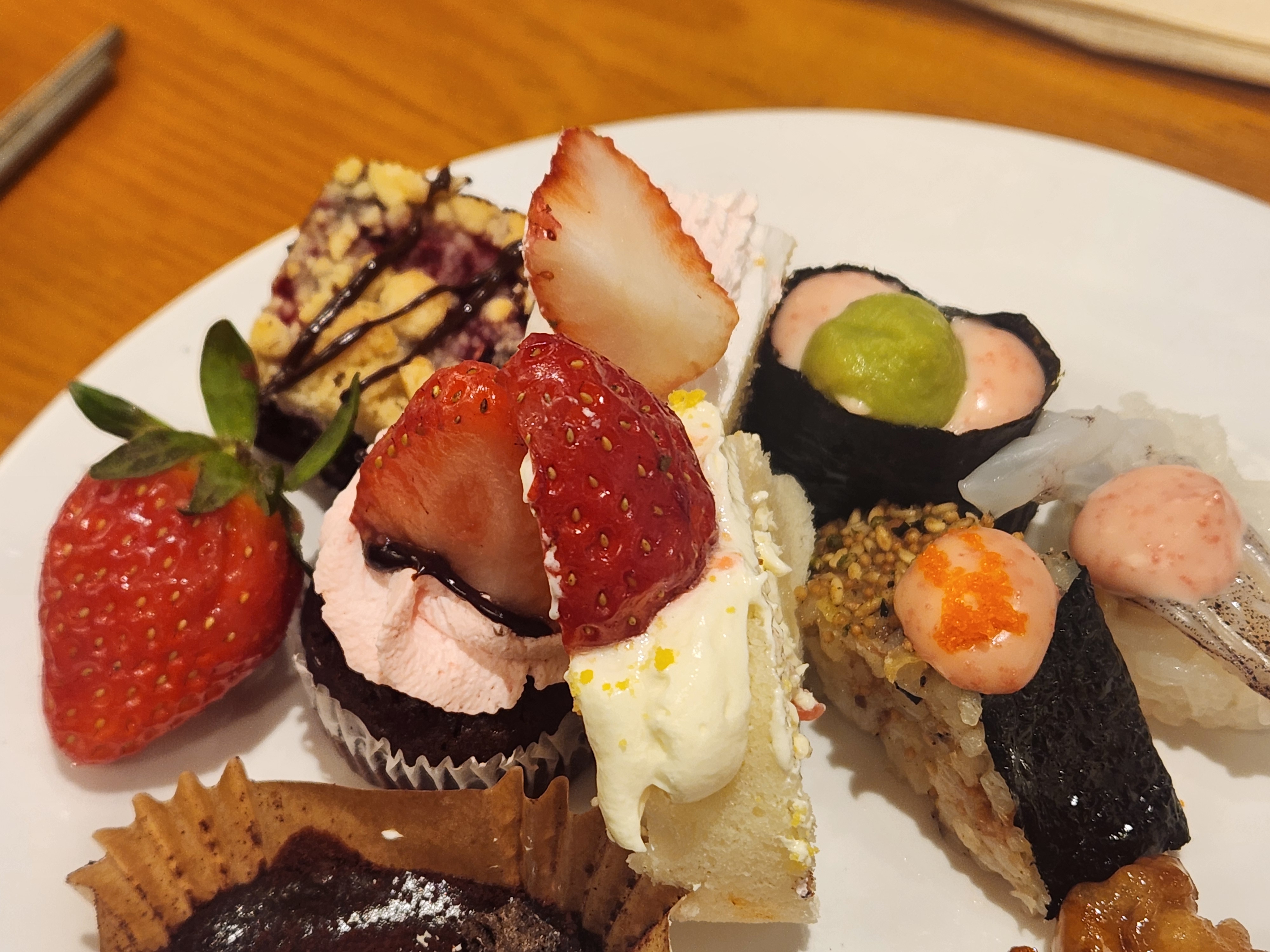 가평점은 처음 방문해보는데 맛있네요~~ 딸기 디저트도 맛있습니다!!😀 - 가평 맛집 애슐리퀸즈 켄싱턴 가평점