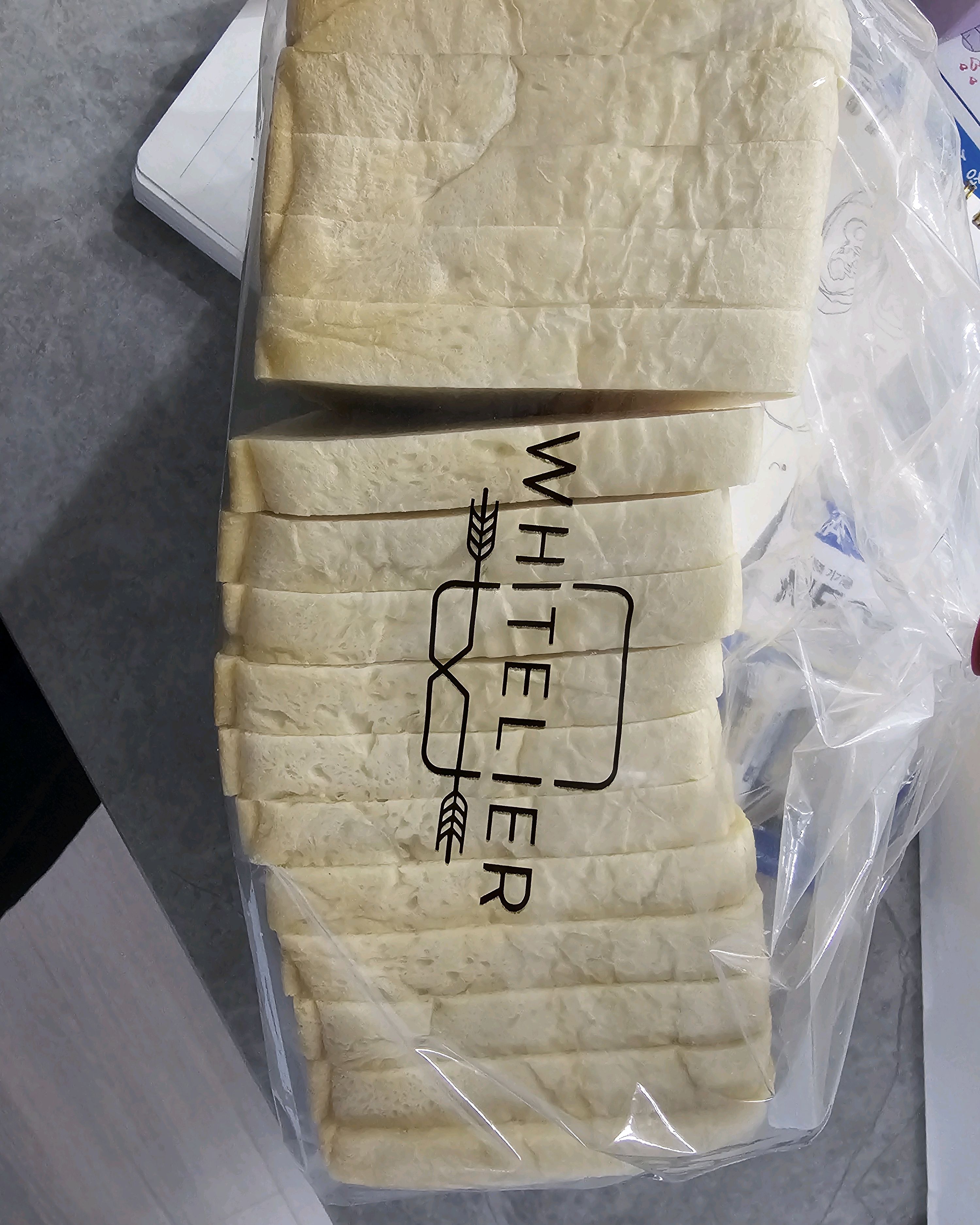 빵도 너무 맛있고 사장님도 친절해요~다 먹으면 또 사 먹으려고 합니다~아! 키위쨈도 구매