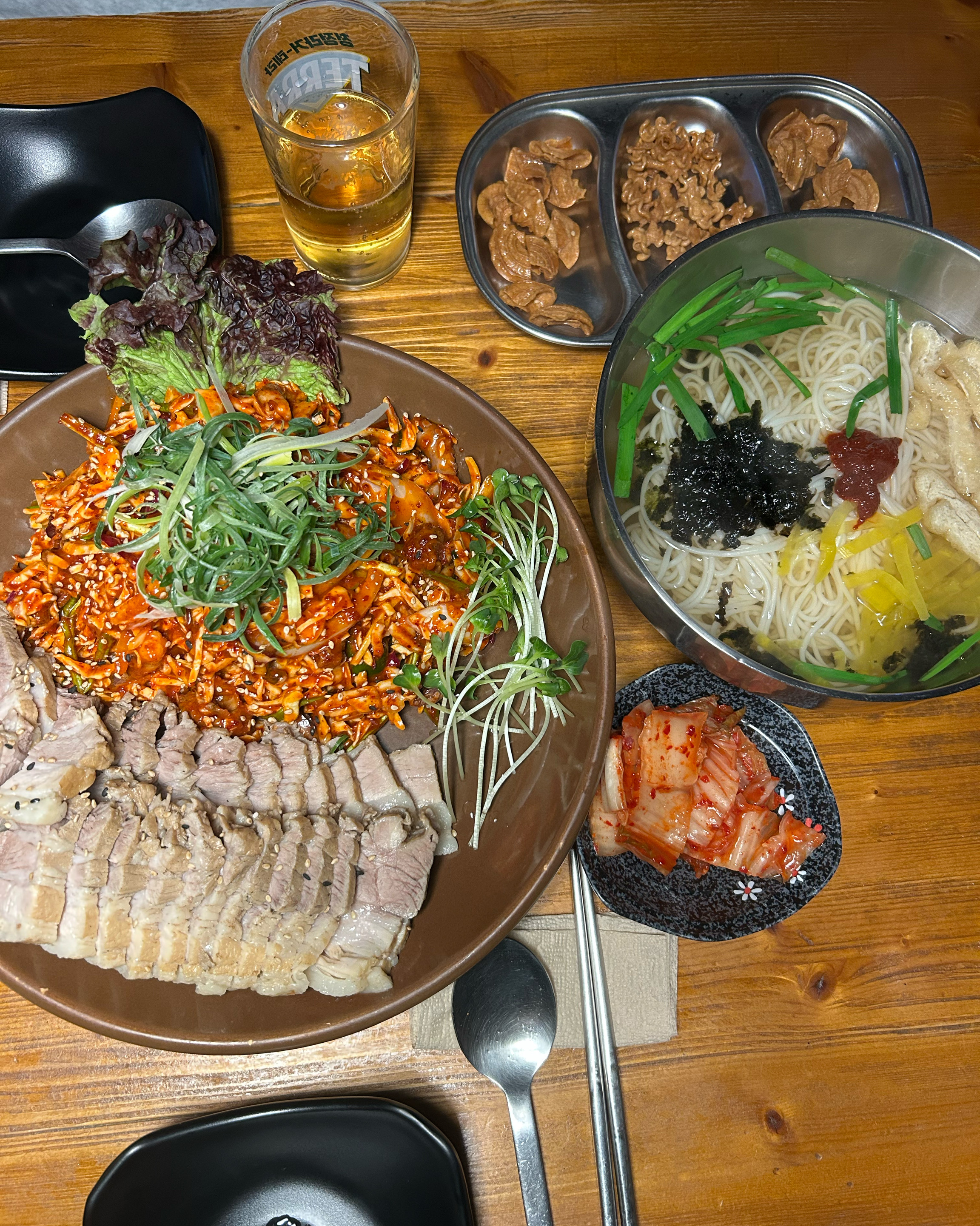 대동국수는 믿고먹는곳이죠!! 오랜만에왔는데 쌀쌀한 요즘 깔끔한 멸치국수 국물때리러 왔습미다