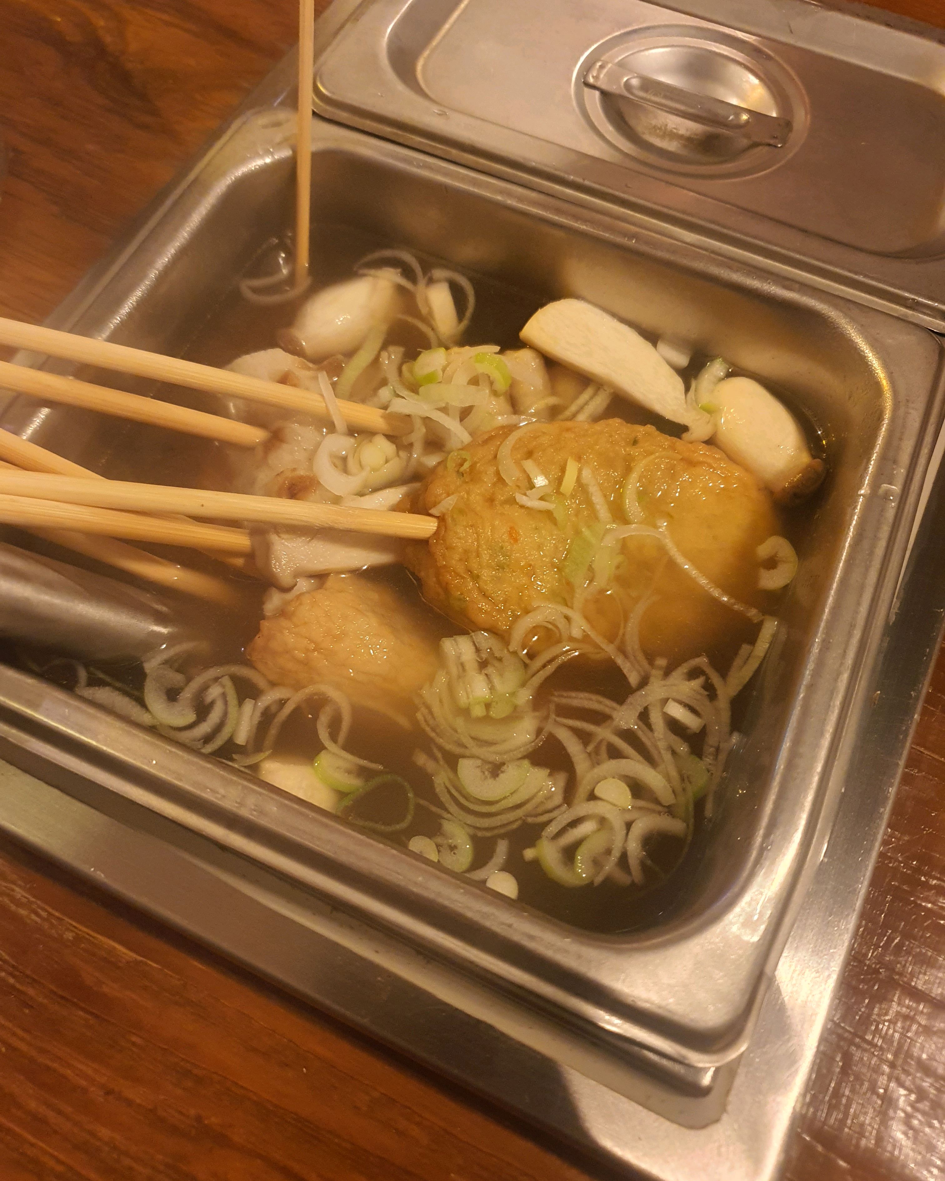 여친이 자주가는 오뎅바인데 오뎅도 술도 너무 맛있네요!!! 오뎅국물도 뜨끈하니 맛있어요!!