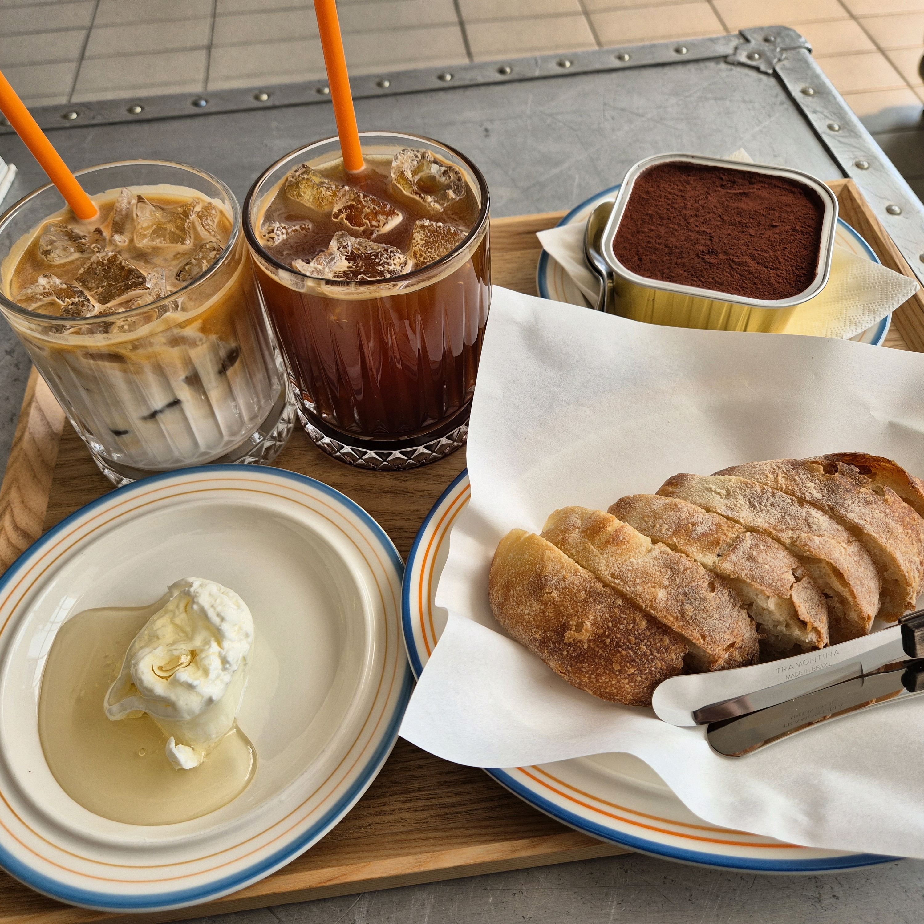 카이막 처음 먹어봤는데 고소하고 달달하니 - 불당동 맛집 라이팅하우스