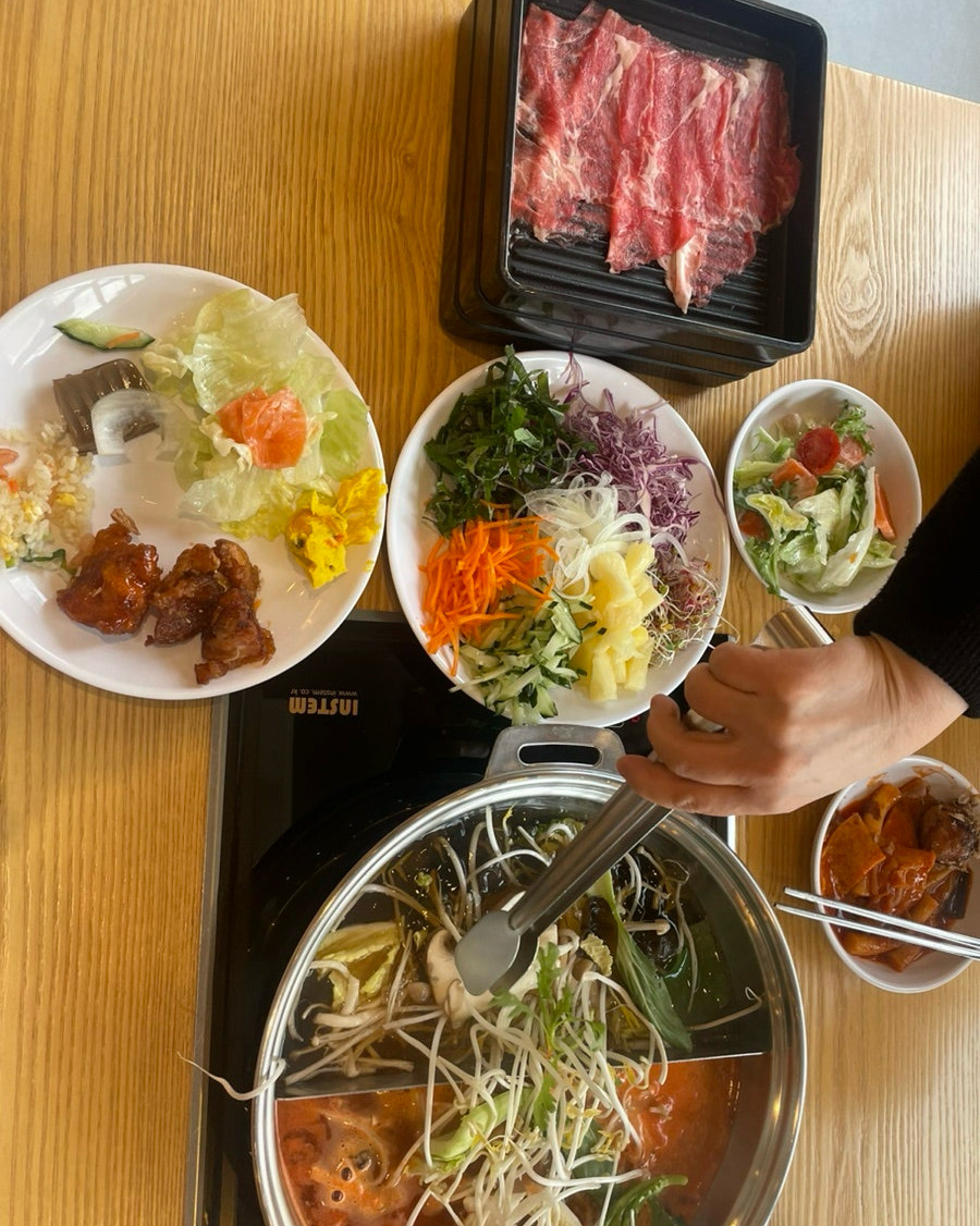 김해에서 너무너무 좋아하는 샤브집이에요 청결하고 맛있고 신선하고 친절하기까지 !! 추천합니