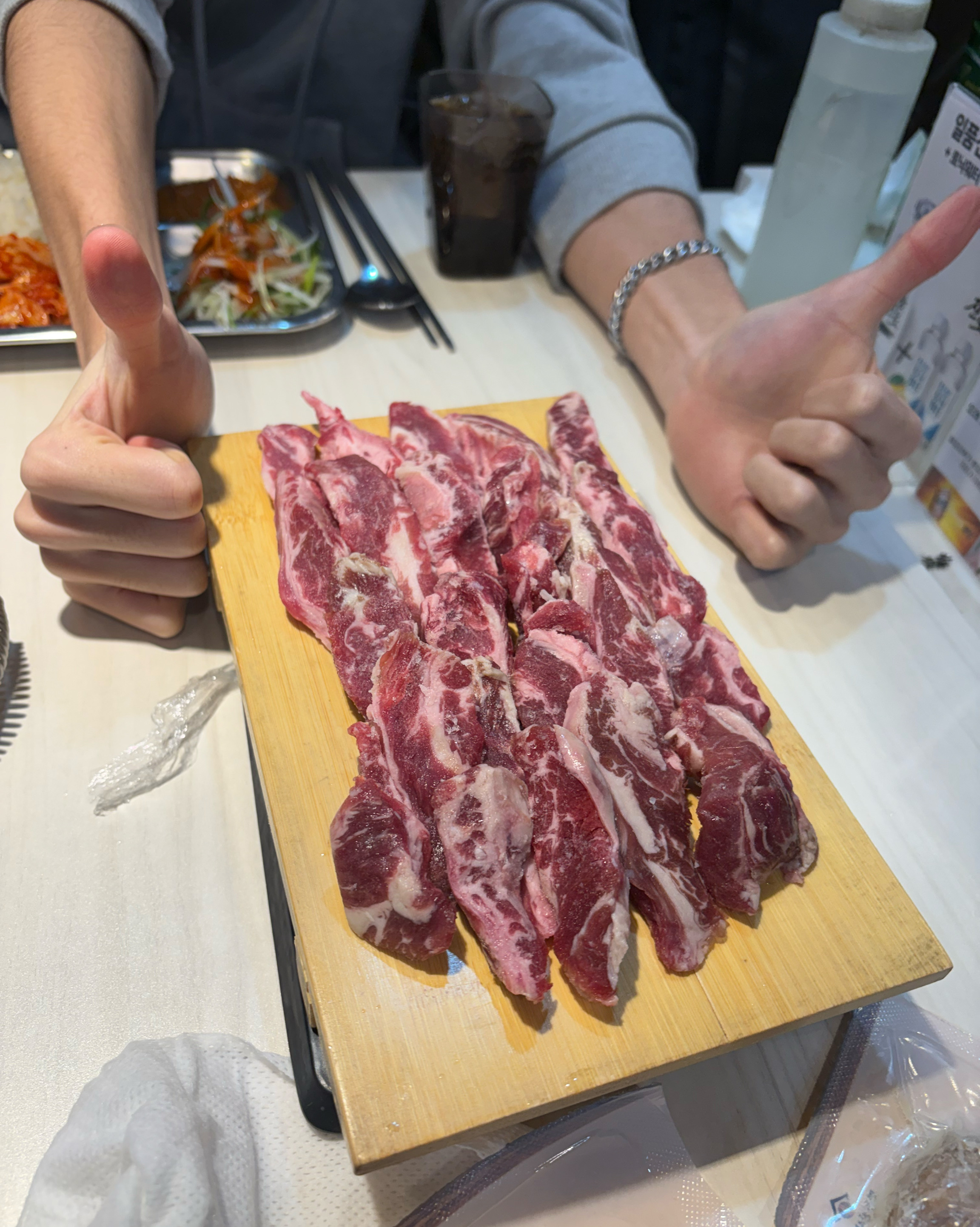 제가 가본 명륜 지점중에 제일 맛있어요!!고기질도 너무 좋고 종류도 많고 재료가 금방금방