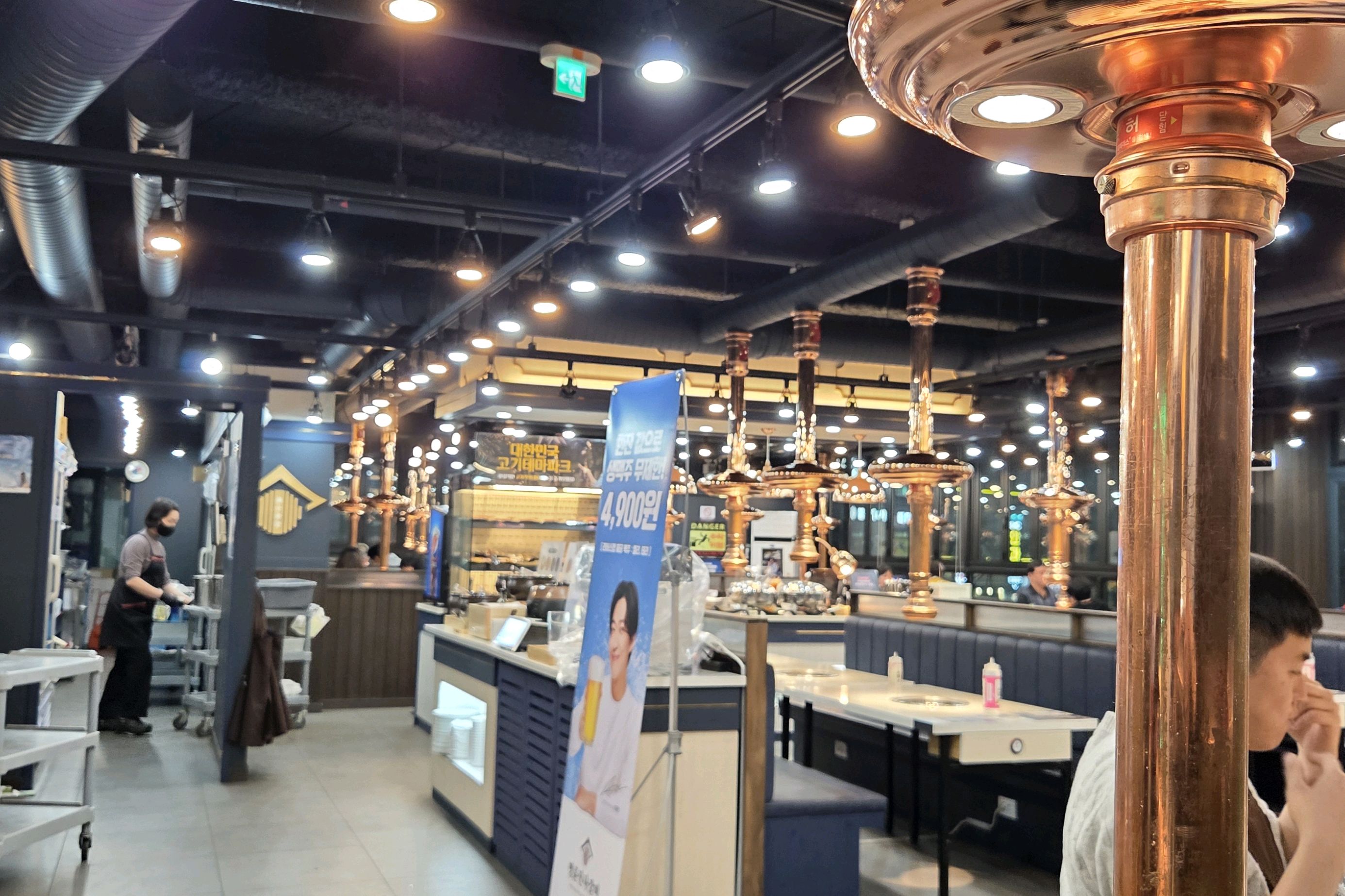 가성비 좋은 집입니다 닭갈비.삼겹살.목살.여러종류가있어 맛있게 골고루 먹고갑니다 고기가 생