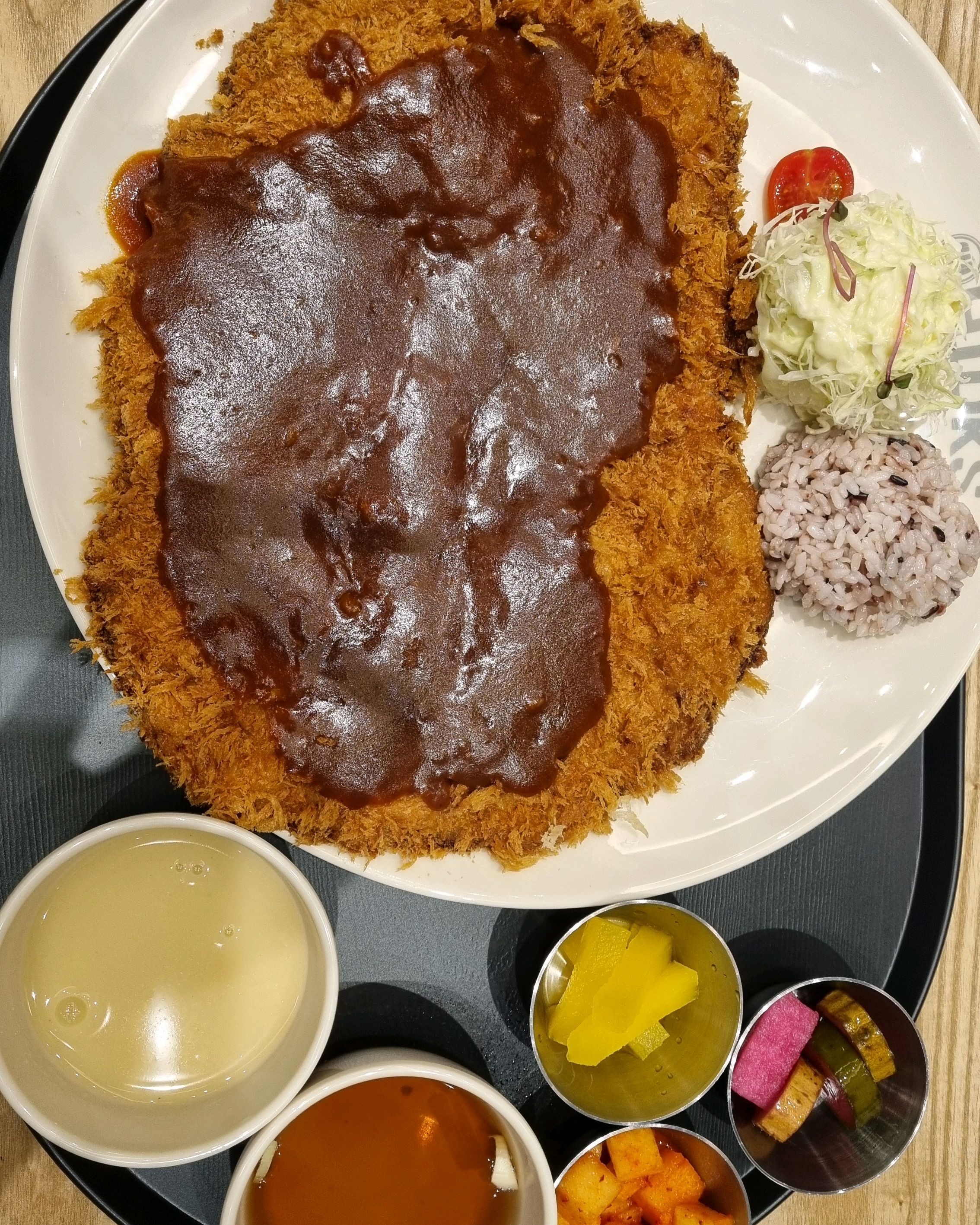 약간의 대기 후 입장이요 - 거제 상동 맛집 홍익돈까스 거제점