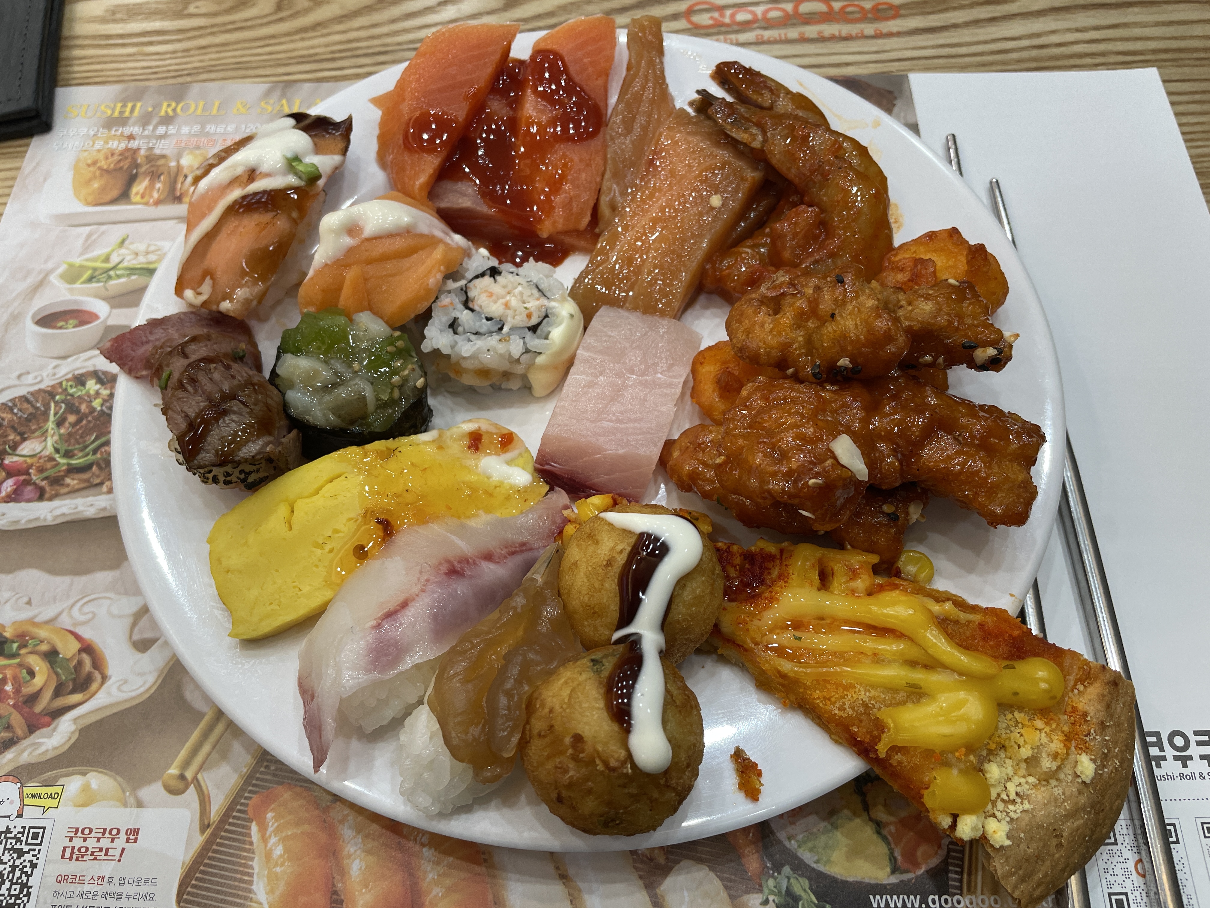 음식이 다양하고 맛있어요 연어장은 안에 가시가 쫌 있네요 - 춘천 맛집 추천 쿠우쿠우 춘천점