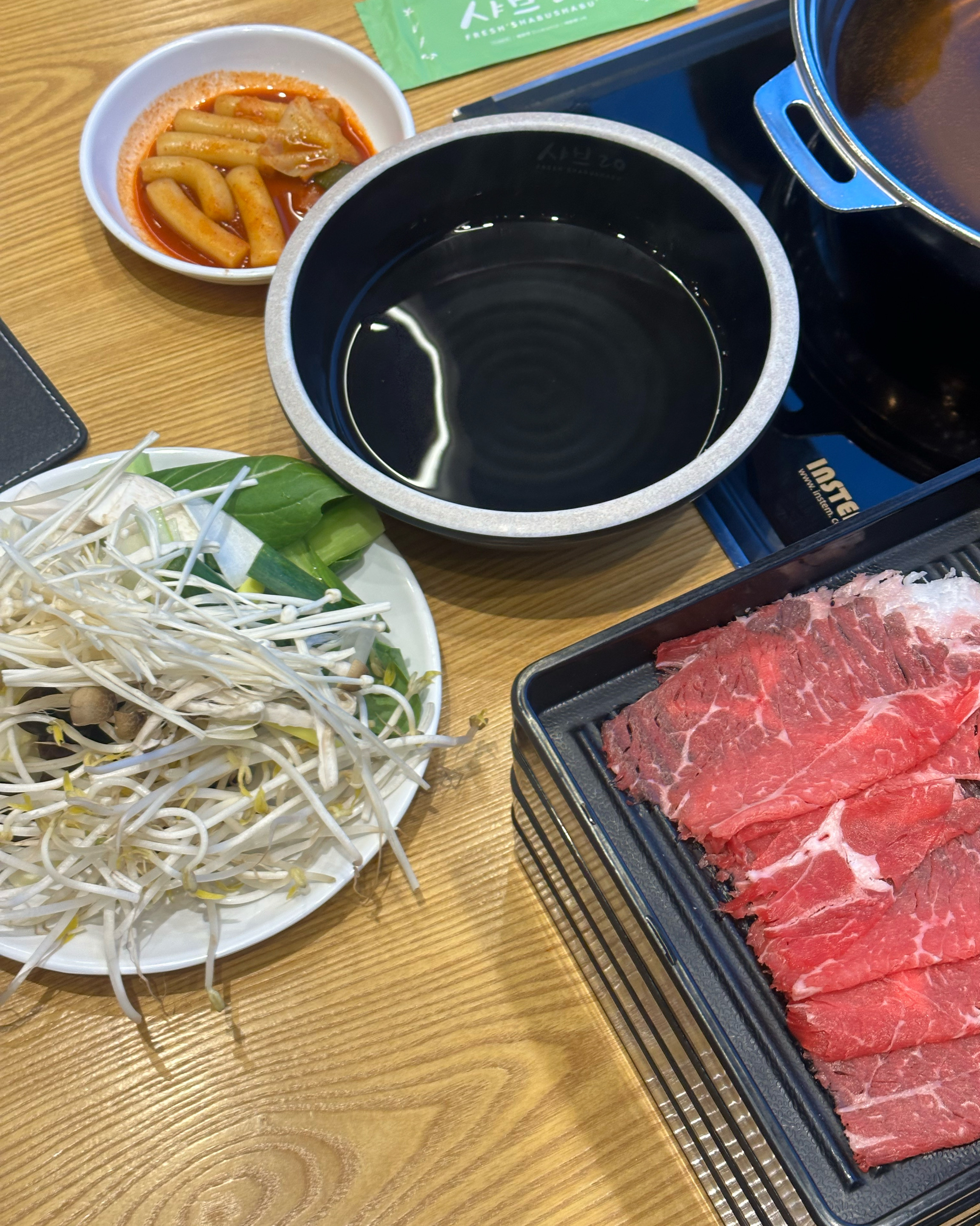 무한리필 샤브집 중 샤브샤브에 초점을 맞춘 곳 ! 고기랑 야채 모두 신선하고 맛있어요 !!