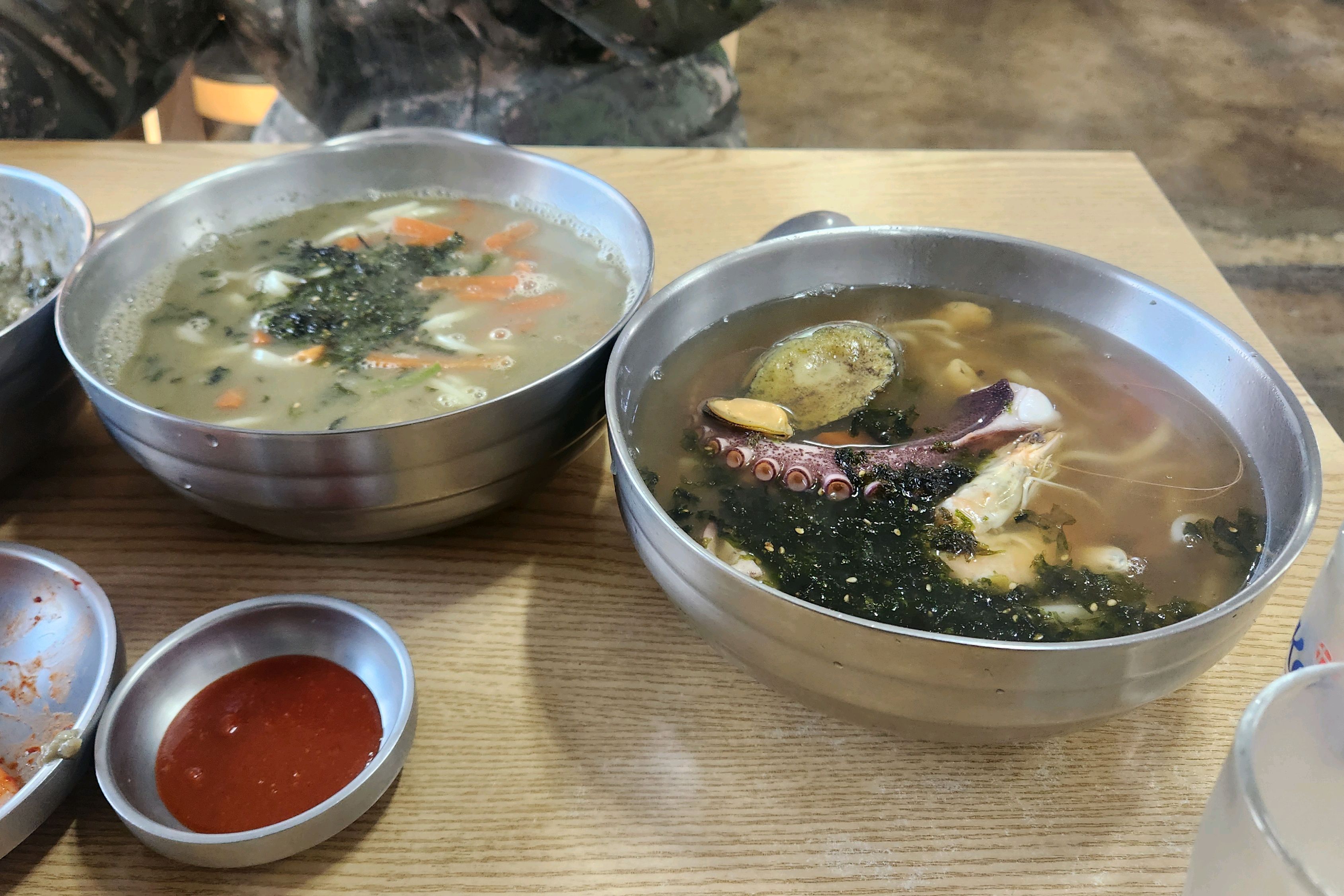 회전율이 좋아 싱싱해요! - 제주 맛집 협재칼국수