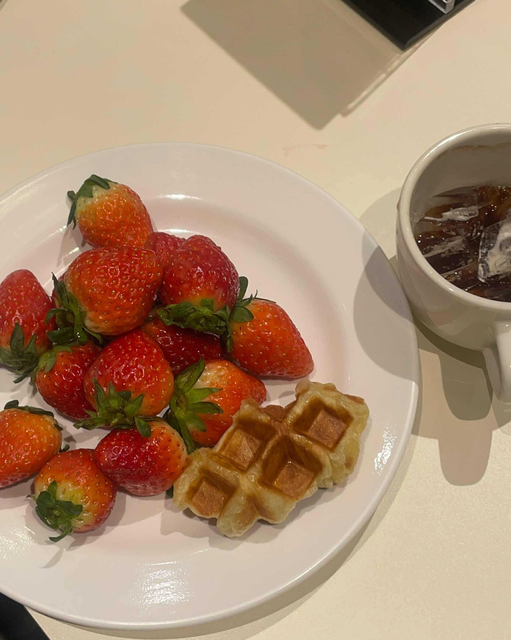 딸기 말고는 음식에 간이 하나도 안 맞는 느낌,,ㅎ - 내덕동 맛집 애슐리퀸즈 원더아리아청주점
