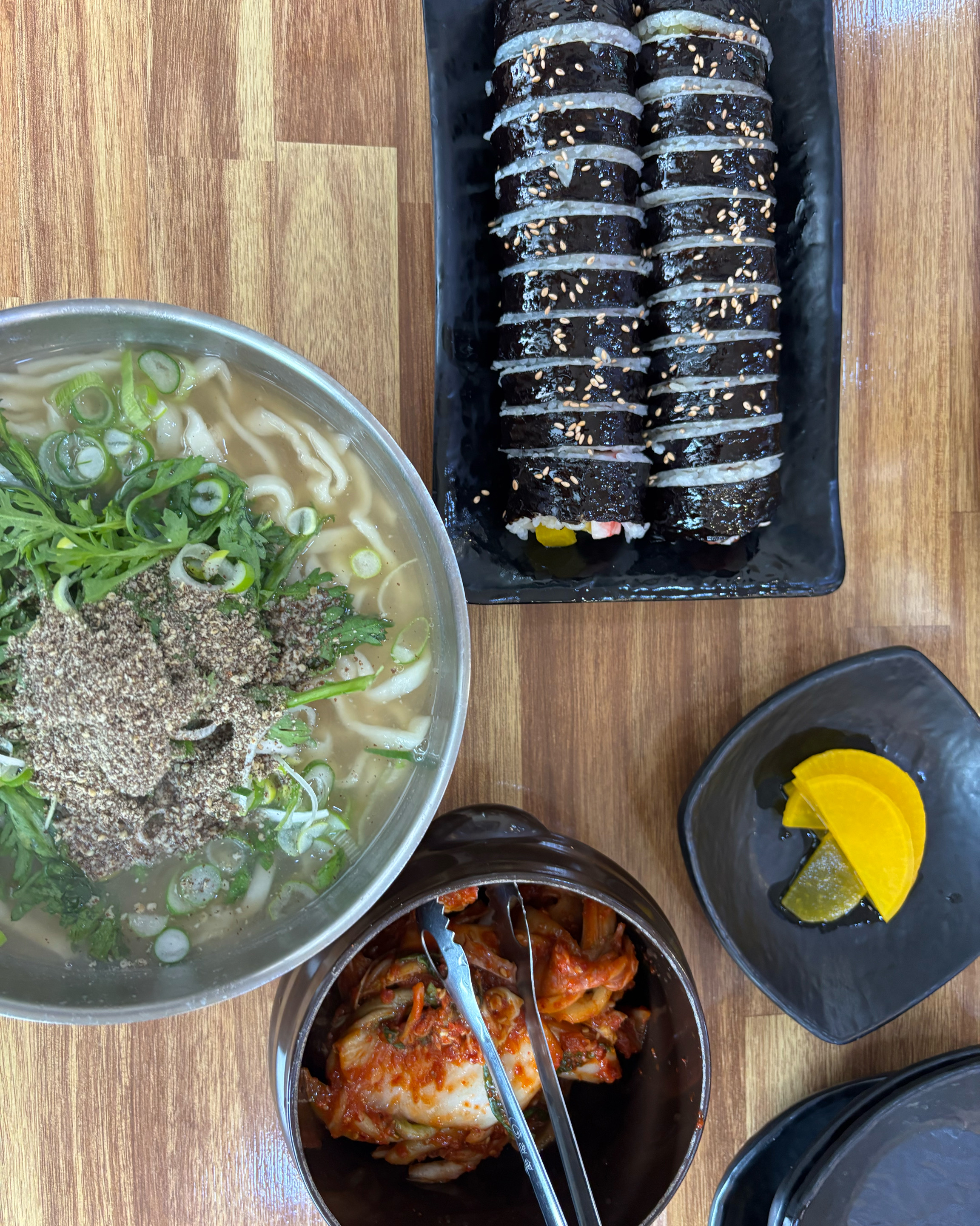 칼국수 국물이 정말 맛있어요~ 김밥은 조금 비싼듯~ - 대전 맛집 미소본가스마일칼국수