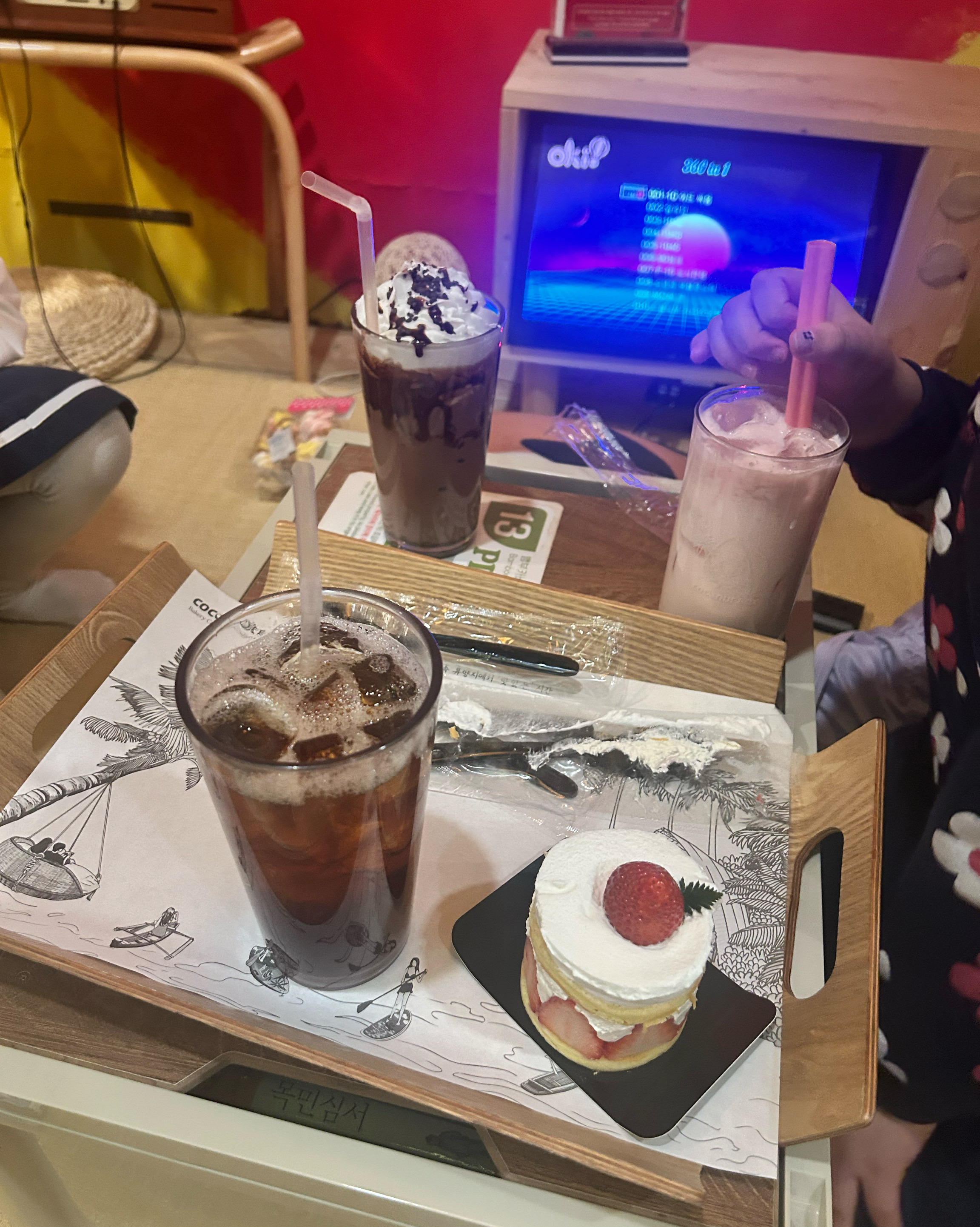 [홍대입구역 맛집 코코넛박스 카페] 직접 가본 로컬 리뷰