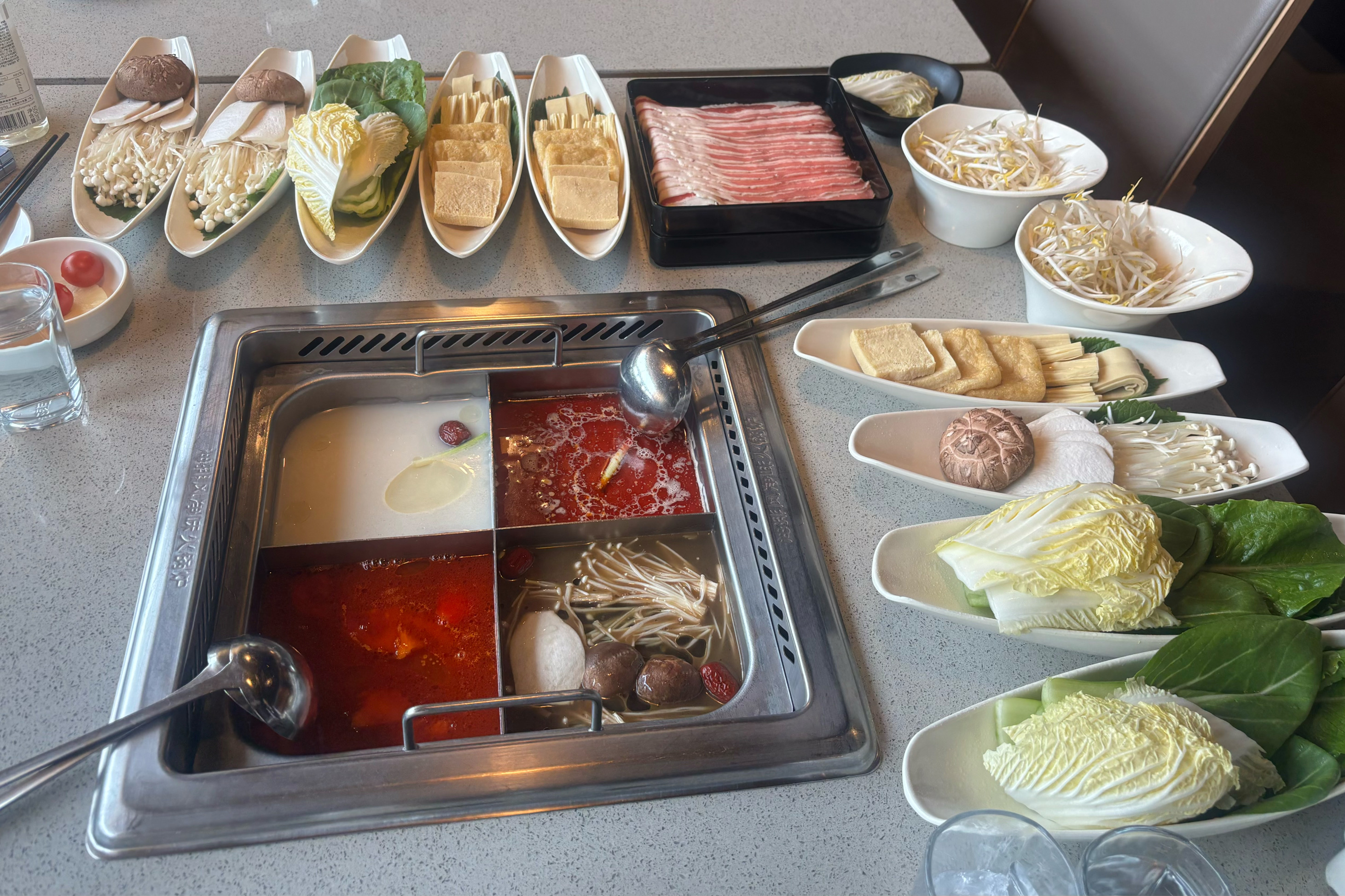 주말인데도 토요일 오전 일찍 가니 웨이팅 없이 들어갈 수 있었어요. - 건대 맛집 하이디라오 건대지점