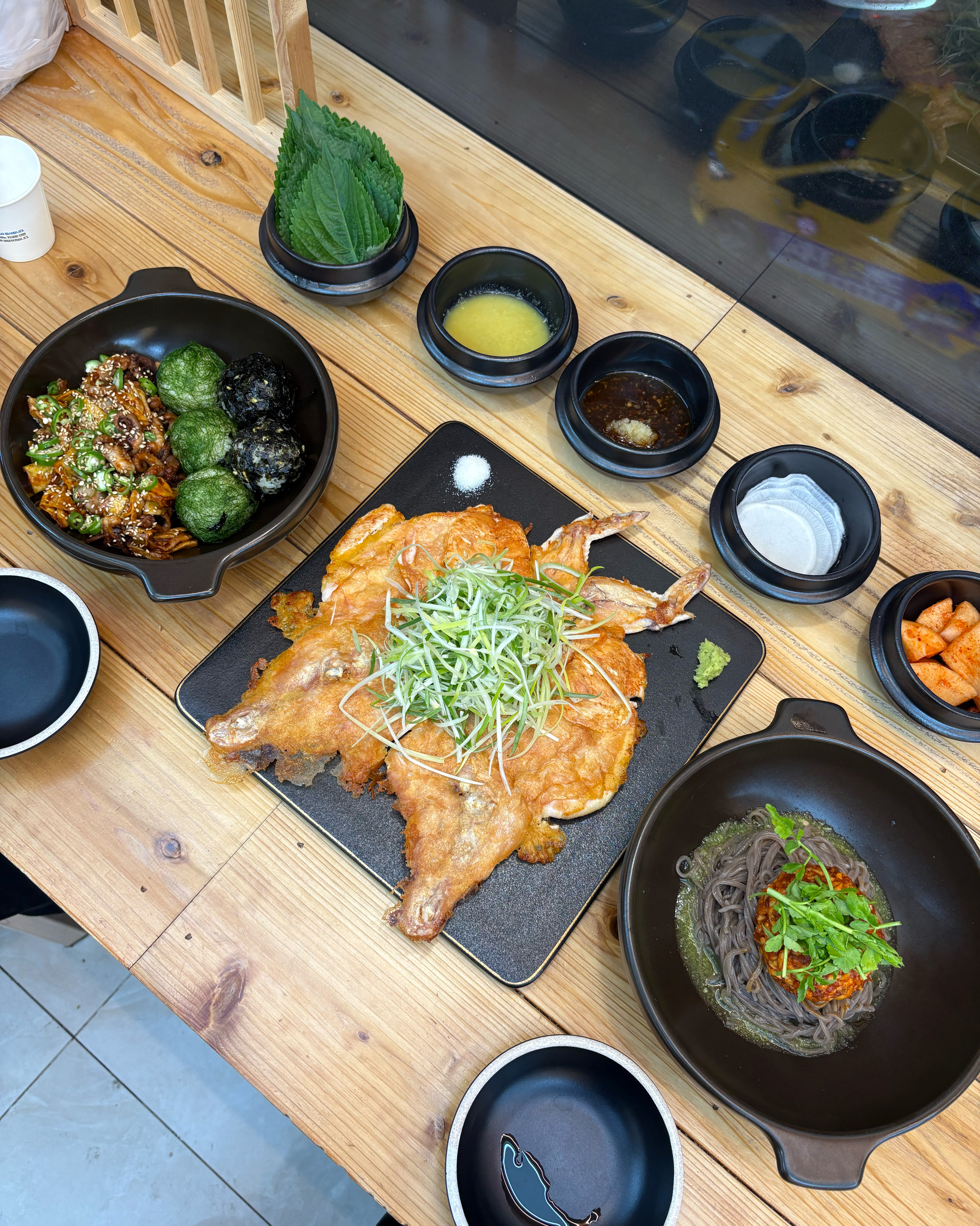 SNS에서 눌린닭 신기하게 생겨서 먹으러왔는데 양도 많고 너무 맛있어요 ! - 송정 맛집 아라산장 송정본점