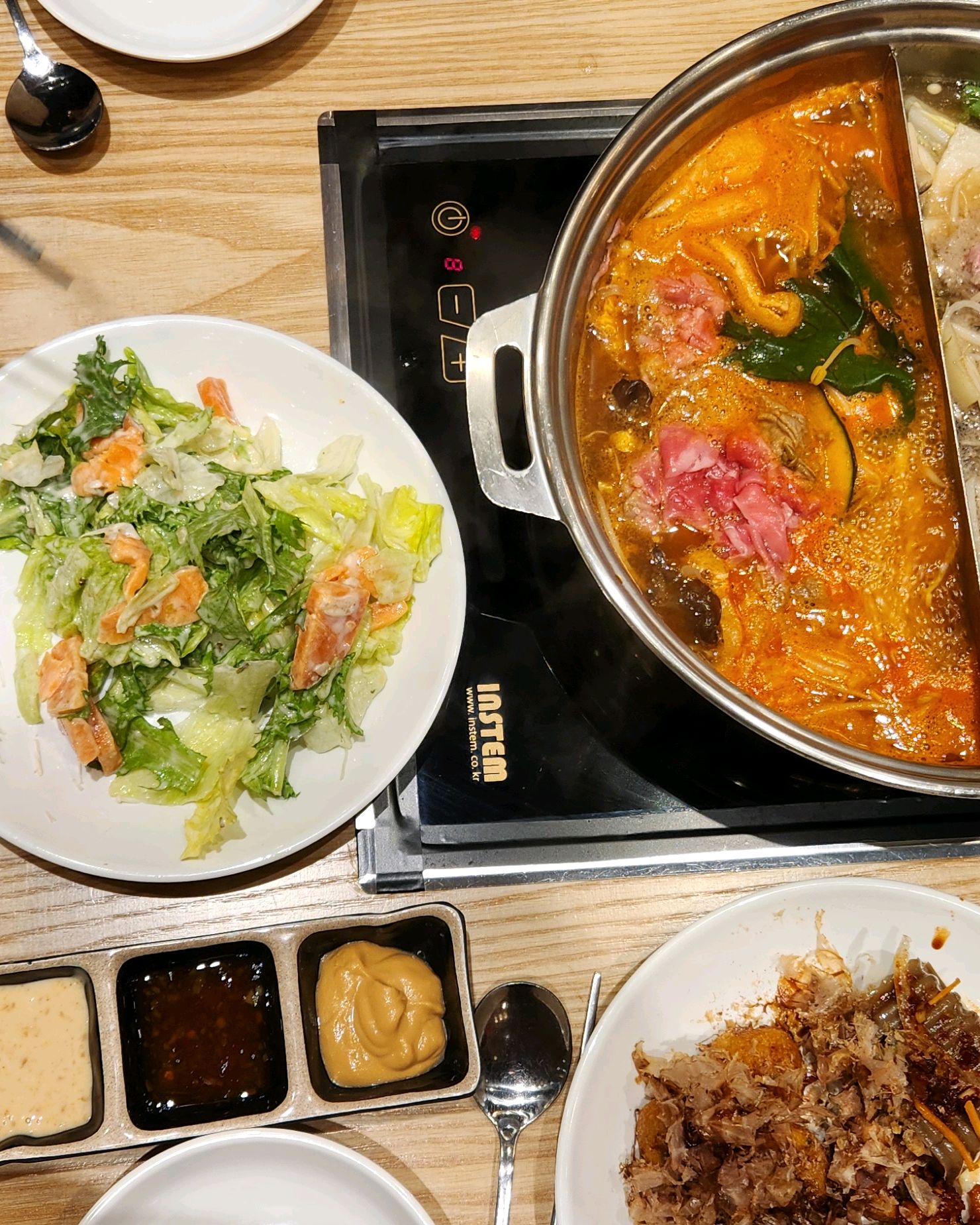 건강한 야채와 맛있는 소고기를 배부르게 먹을수 있어서 좋았어요. 가격은 있지만, 고기또한