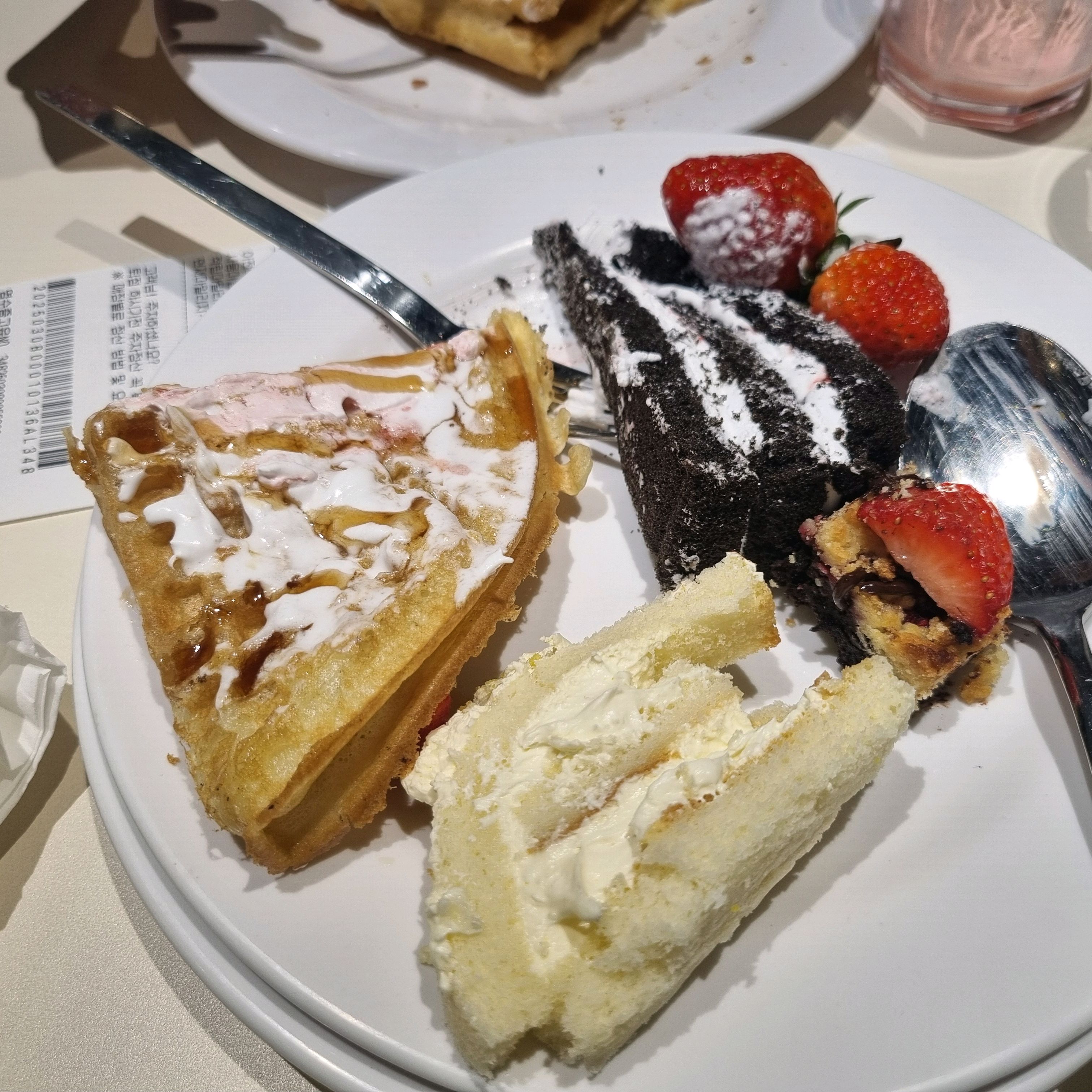 치킨은 맛있고 - 마산 산호동 맛집 애슐리퀸즈 신세계백화점 마산점