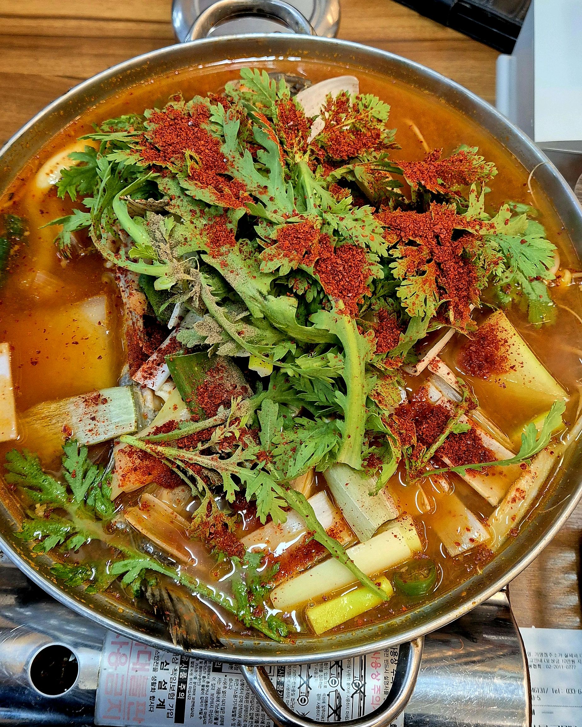 강문 해변길 걷다가 들어간 경포대 송포횟집 맛도있고 홀도 깨끗하고 예쁜 감자떡도 주시고