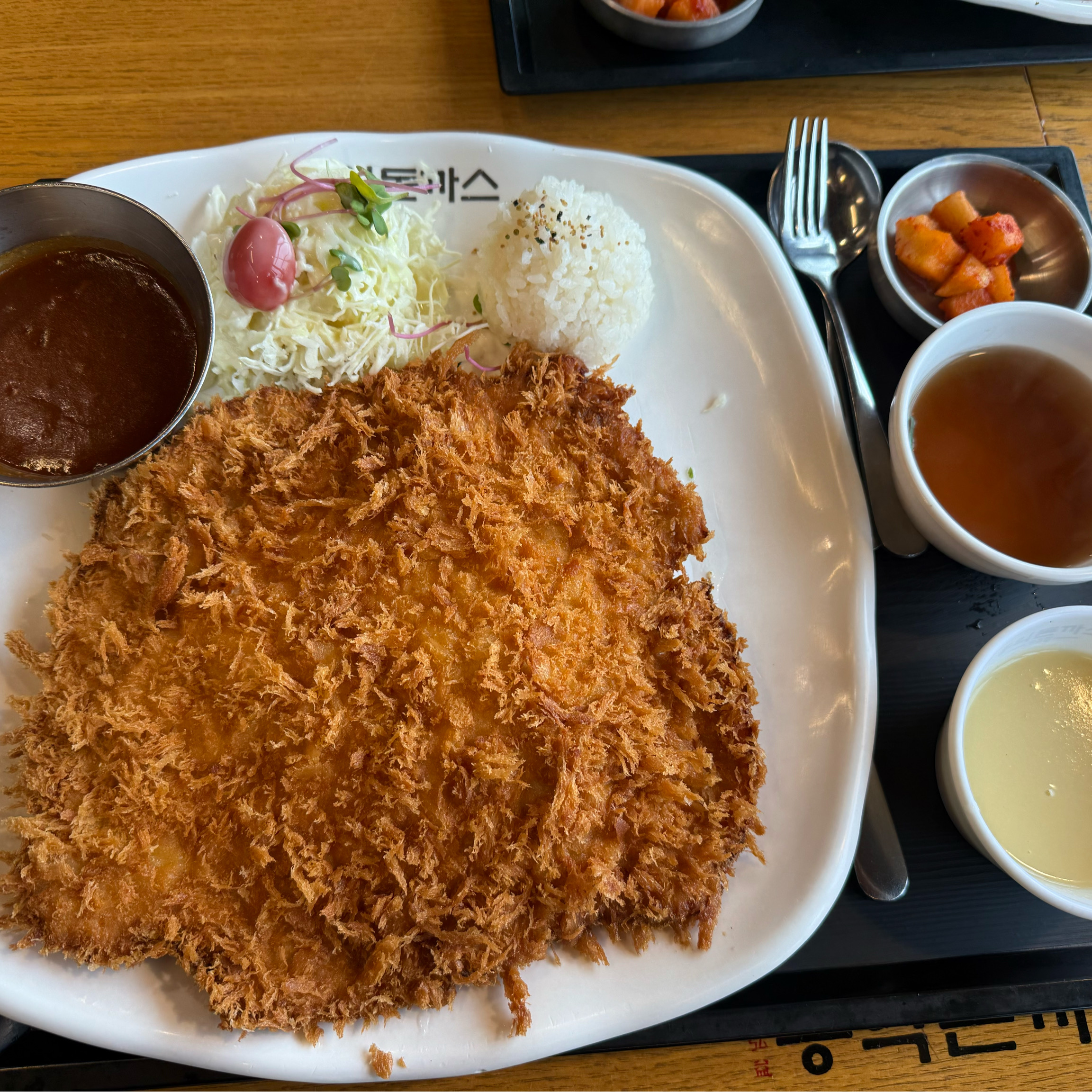 조카들이 좋아하는 돈가스 집~ 직원분들 친절하시고 배부르게 잘먹고 왔어요. - 월광수변공원 맛집 홍익돈까스 대구수변공원점