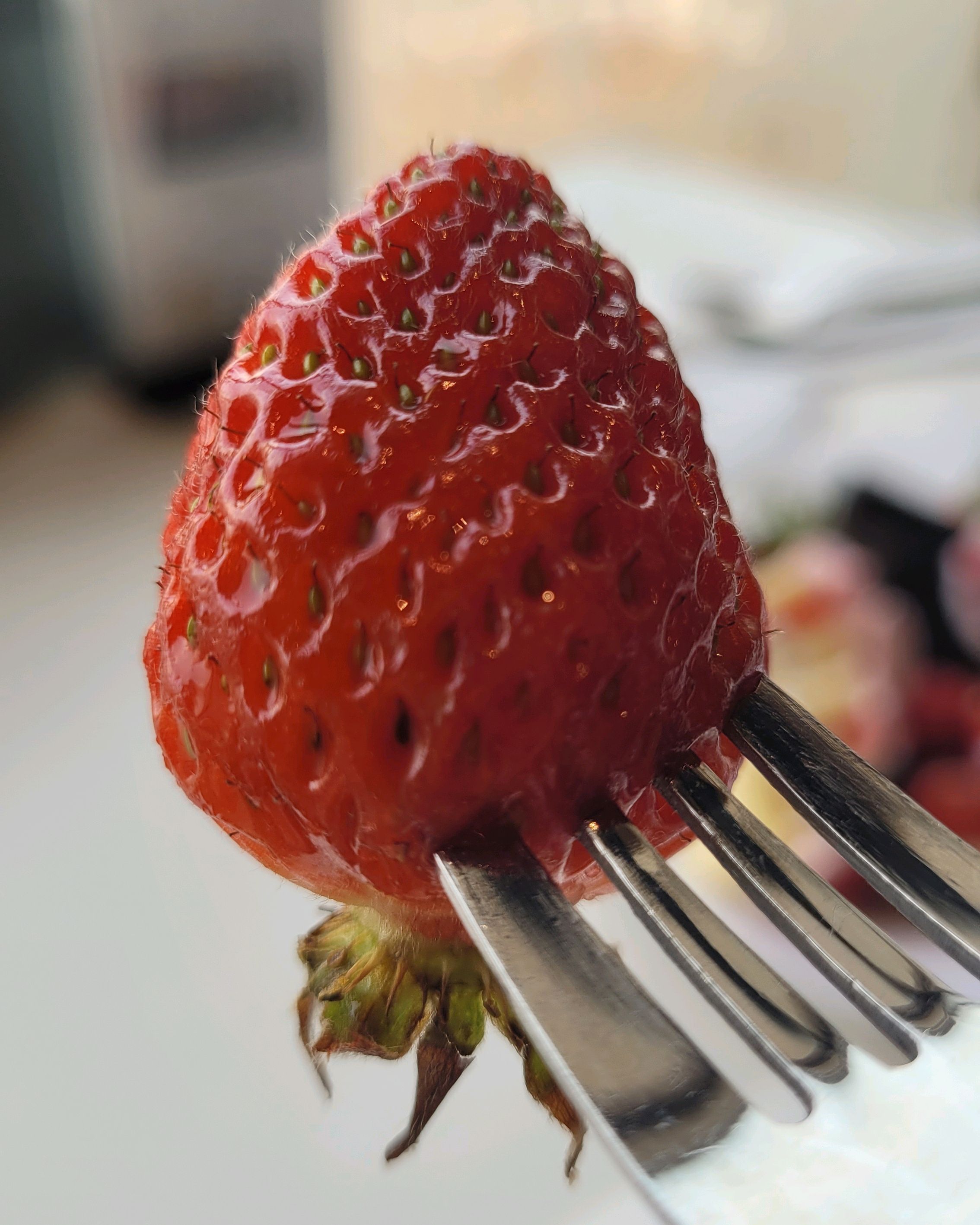 딸기 달달하더라구요. 무른거 없었고 상태 좋은 딸기가 준비 돼 있었어요. - 망포역 맛집 애슐리퀸즈 수원망포점