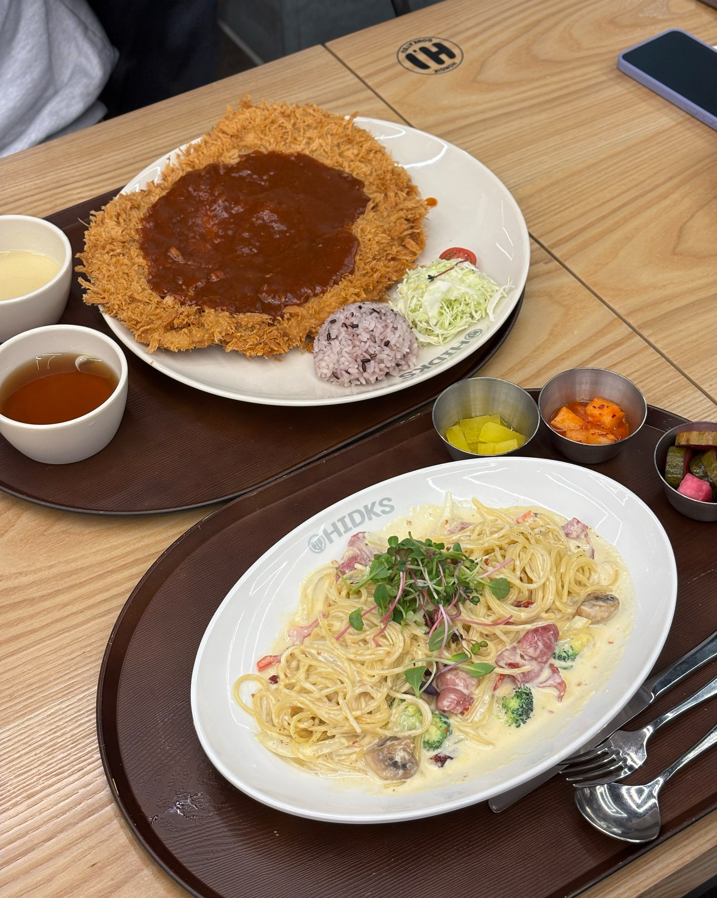 진짜 오랜만에 방문한 홍익돈까스,, 여전히 양많고 맛있고 가성비 갑이예요🤤🤤 까르보나라는