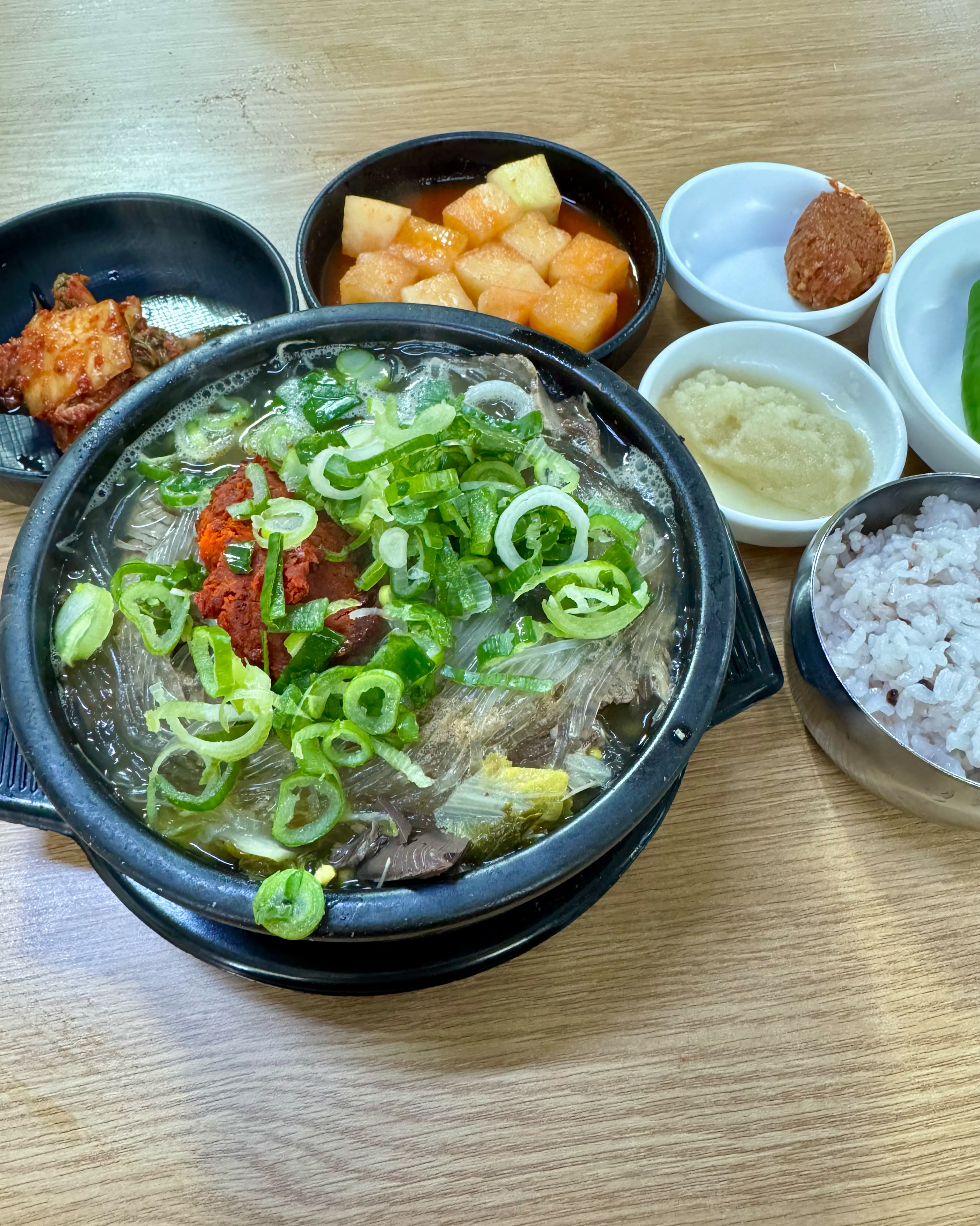 여기가 맛있다는건 더 설명할 필요도 없고 (각종 대기 및 주차 차량들이 아침부터 바글바글)
