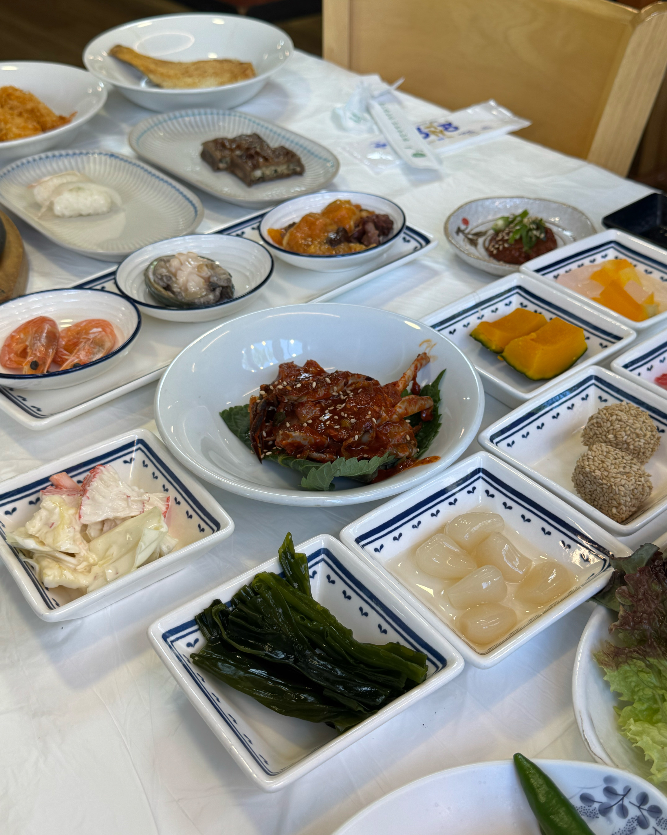 도착해서 대충 둘러보다 들어온건데 찬도 잘 나오고 친절하시고 깔끔하게 잘 나옵니다! - 경포대 맛집 경포대부산처녀횟집