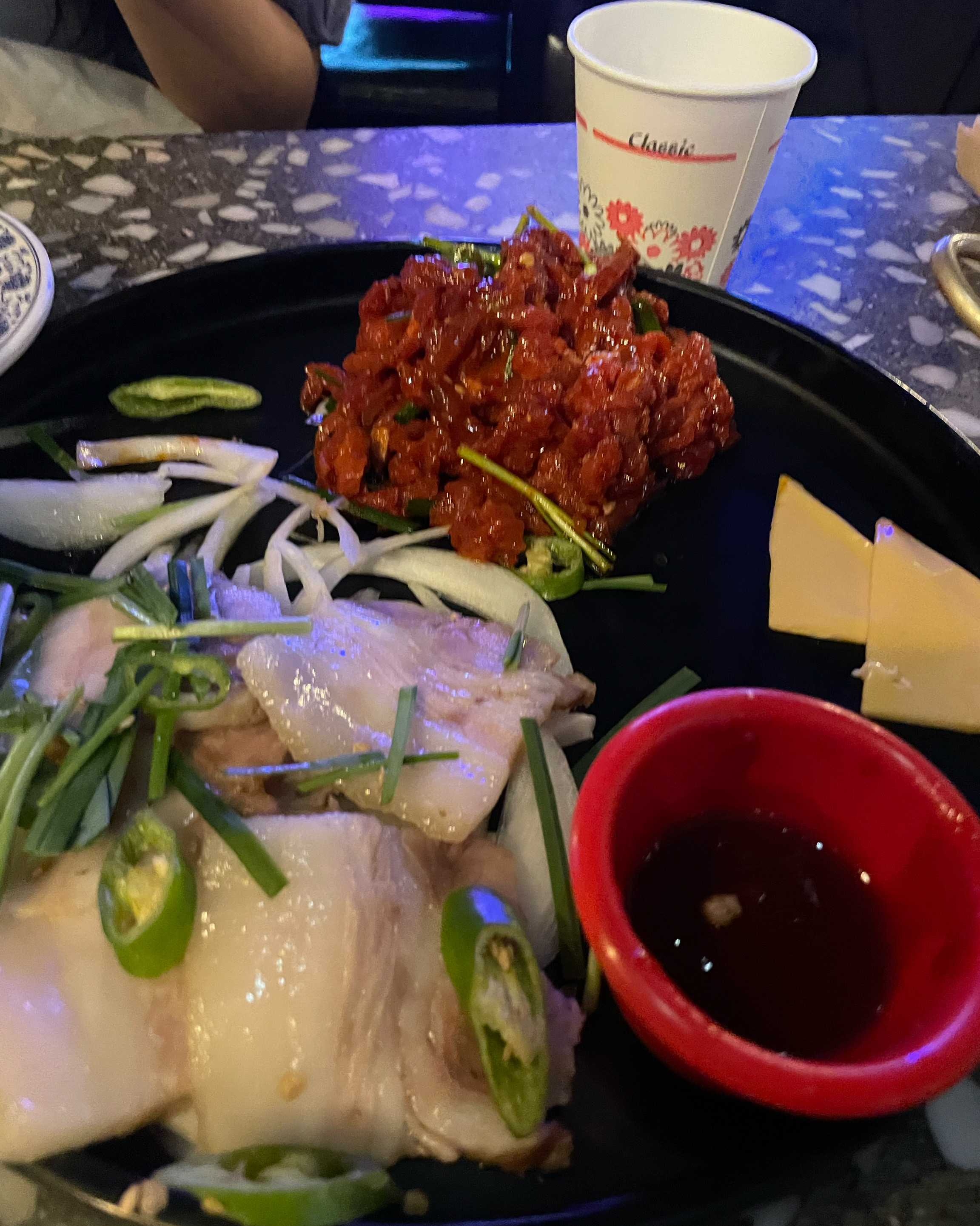 너무너무 맛있거 오늘은 술을 안먹겠다 다짐했지만 안주를 먹는 순간 술을 참을수 없었습니다…