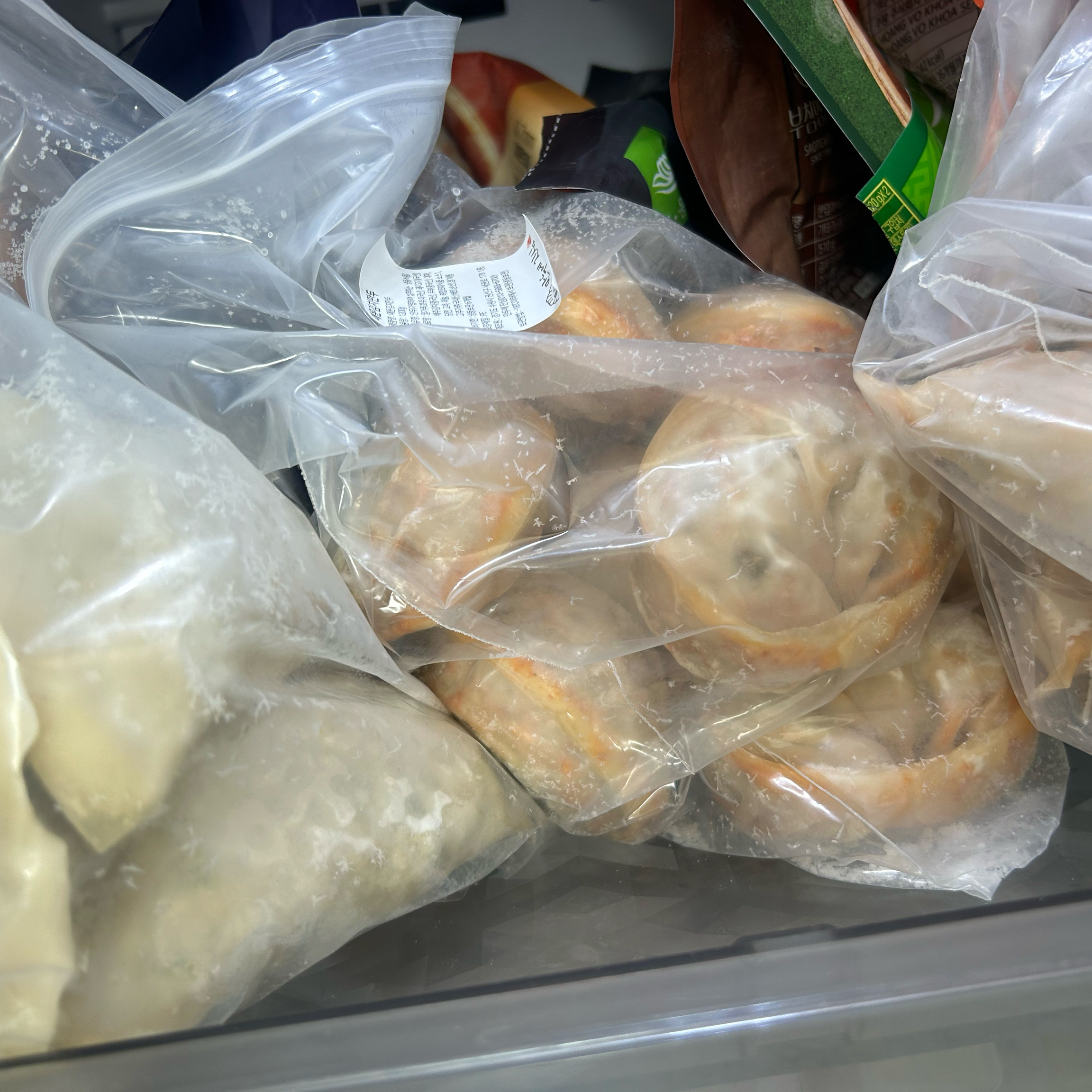 남퍈이 지나가다 우연히 사왔는데 너무너무너무 !!! 맛있는 걸요… - 권선동 맛집 만두에 진심