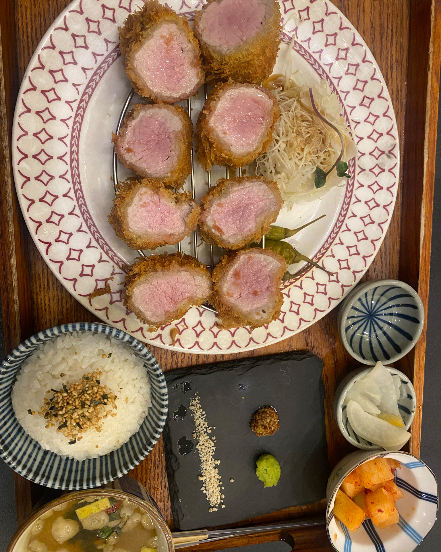 카츠 먹고 싶어서 서치해서 왔는데 안심도 너무 부드럽고 양도 가성비 있고 왕 맛있었습니다