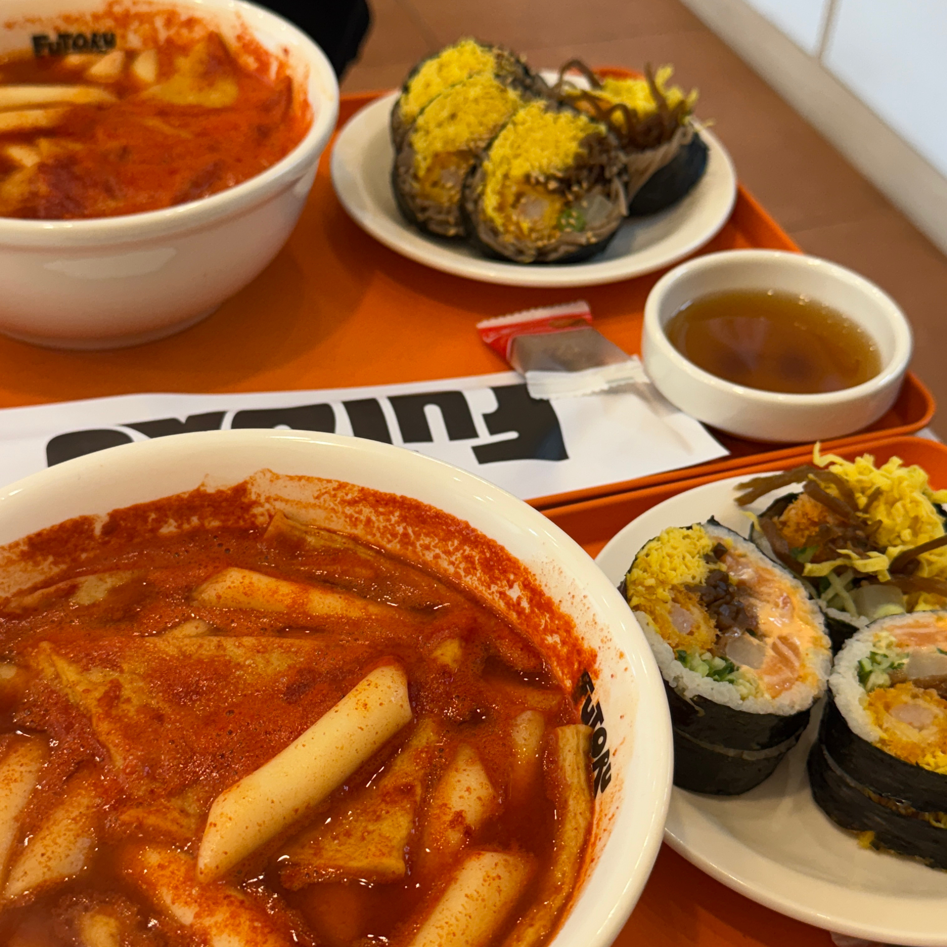 맛있어요... 🥺👍🏻 오늘 고로케 튀기셨다고 서비스도 주셨어요 ㅠ.ㅠ 천안 놀러왔는데 맛있